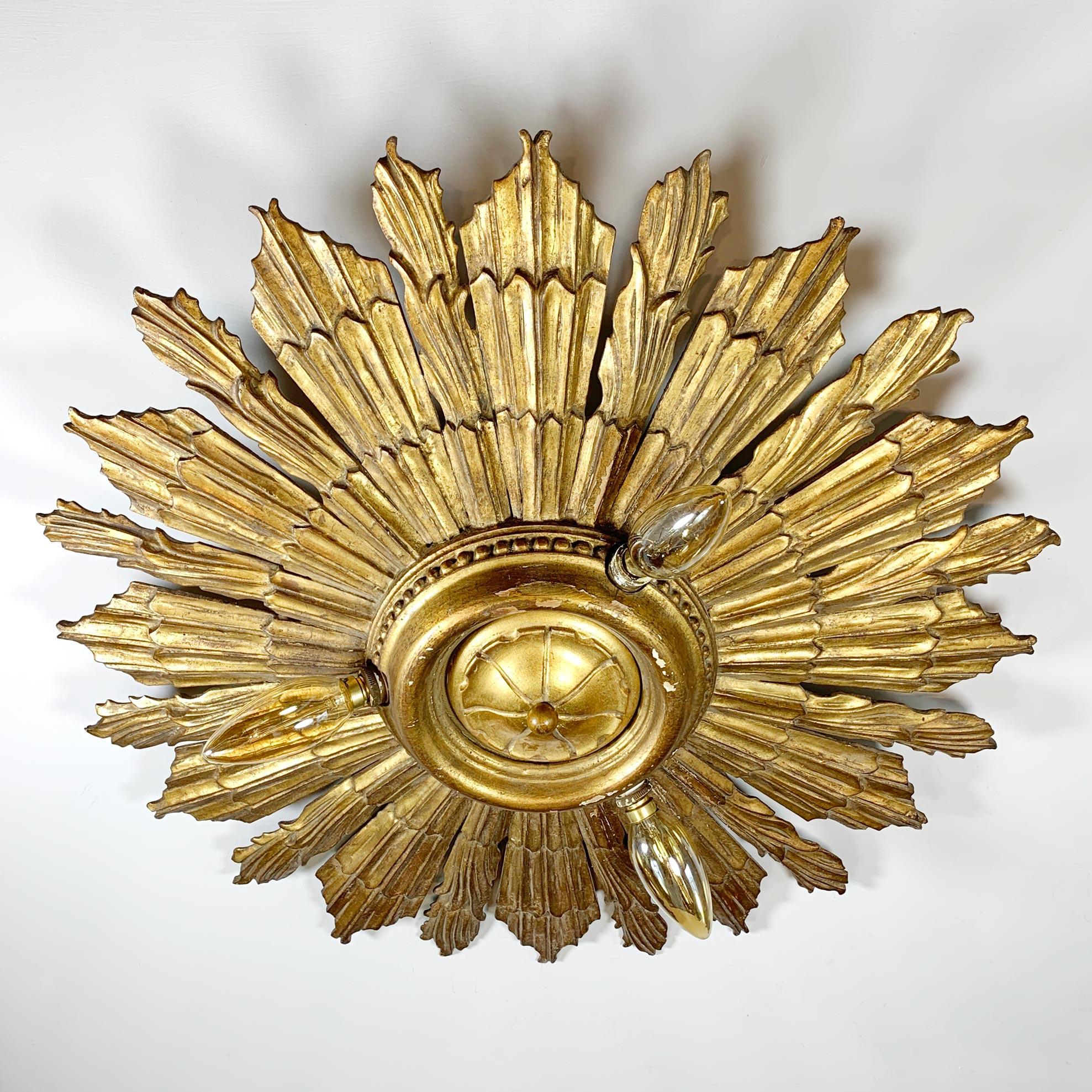 Luz de Sol de Iglesia de Madera Dorada Tallada, circa 1920 principios del siglo XX en venta