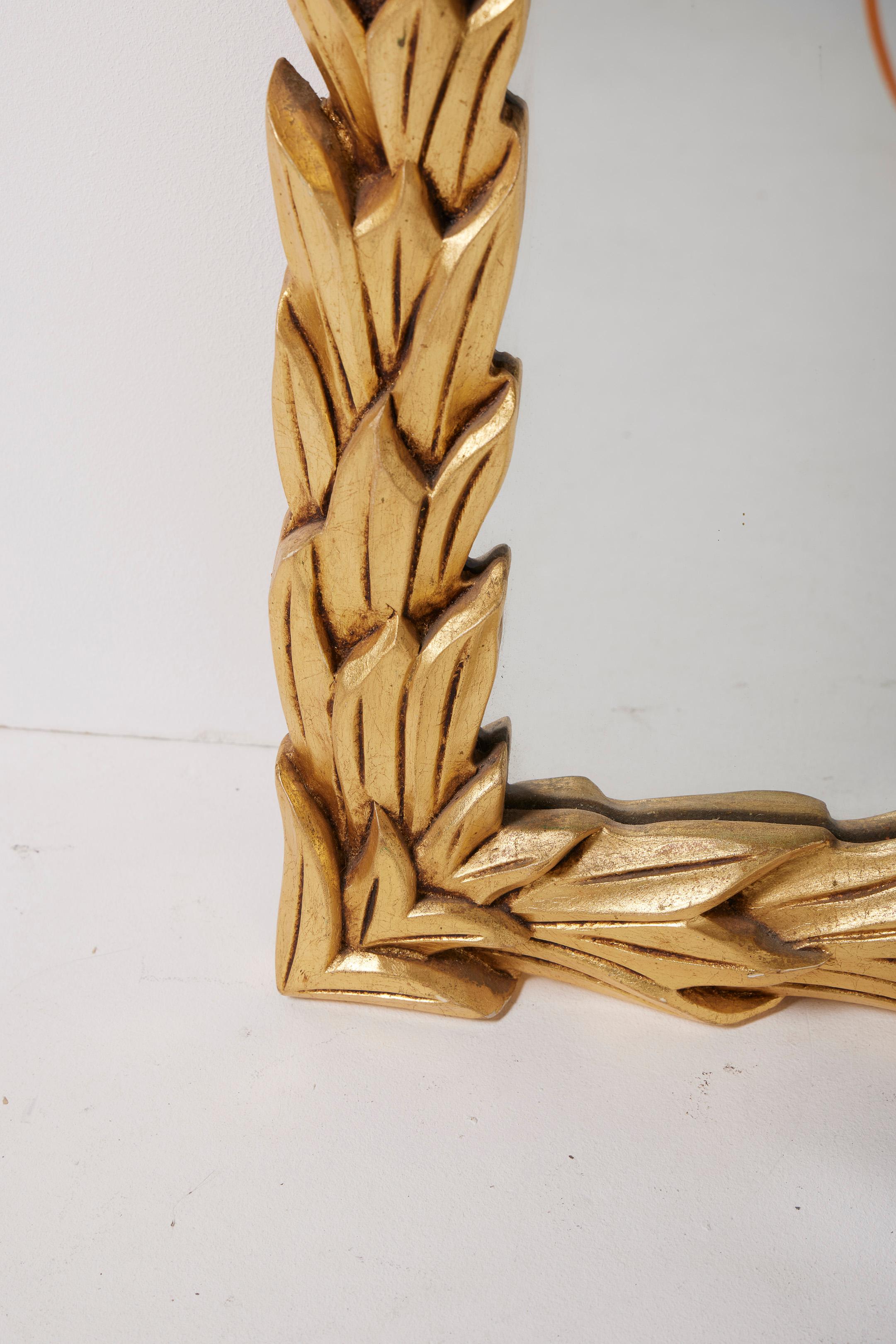 Legno Specchio in legno dorato intagliato in vendita