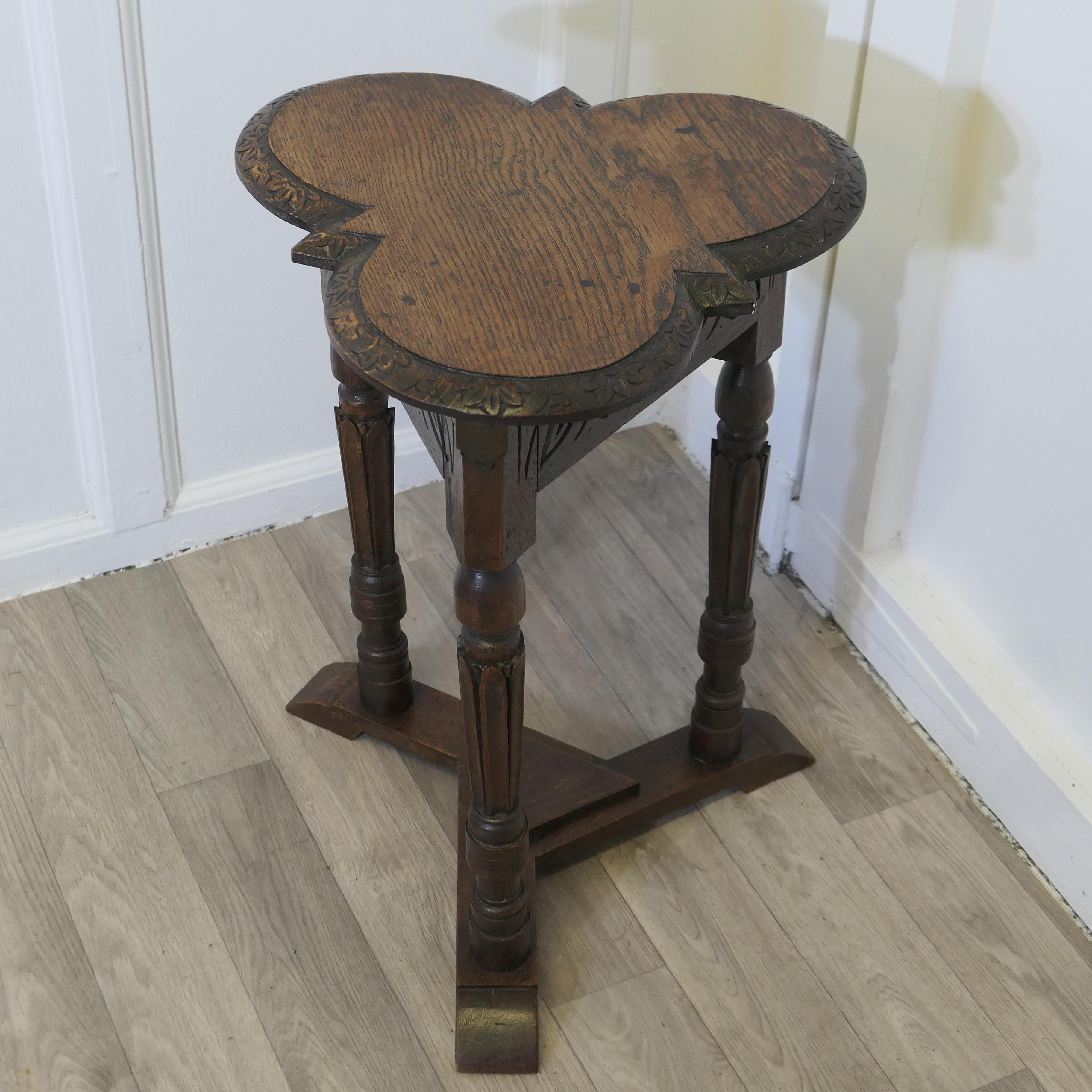 Carved Gothic Oak Clover Leaf Table with Secret Compartment In Good Condition In Godshill, Isle of Wight