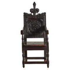 Chaise d'appoint gothique sculptée
