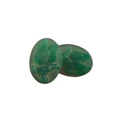 Clous d'oreilles animaliers chics en or 18 carats avec agate verte sculptée et aigle ovale, faits à la main