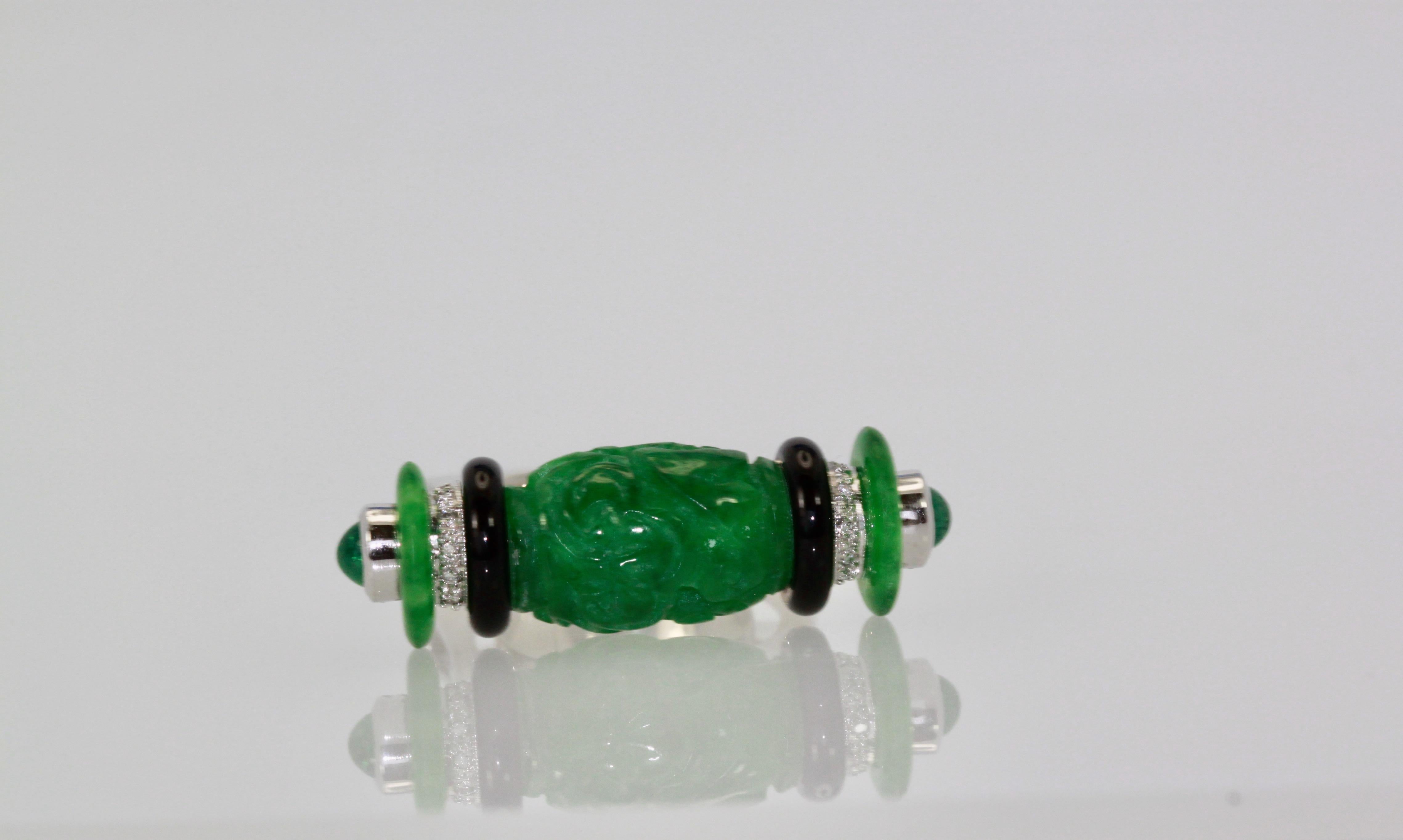 Carved Green Jade Black Onyx Cabochon Emerald Ring For Sale 3