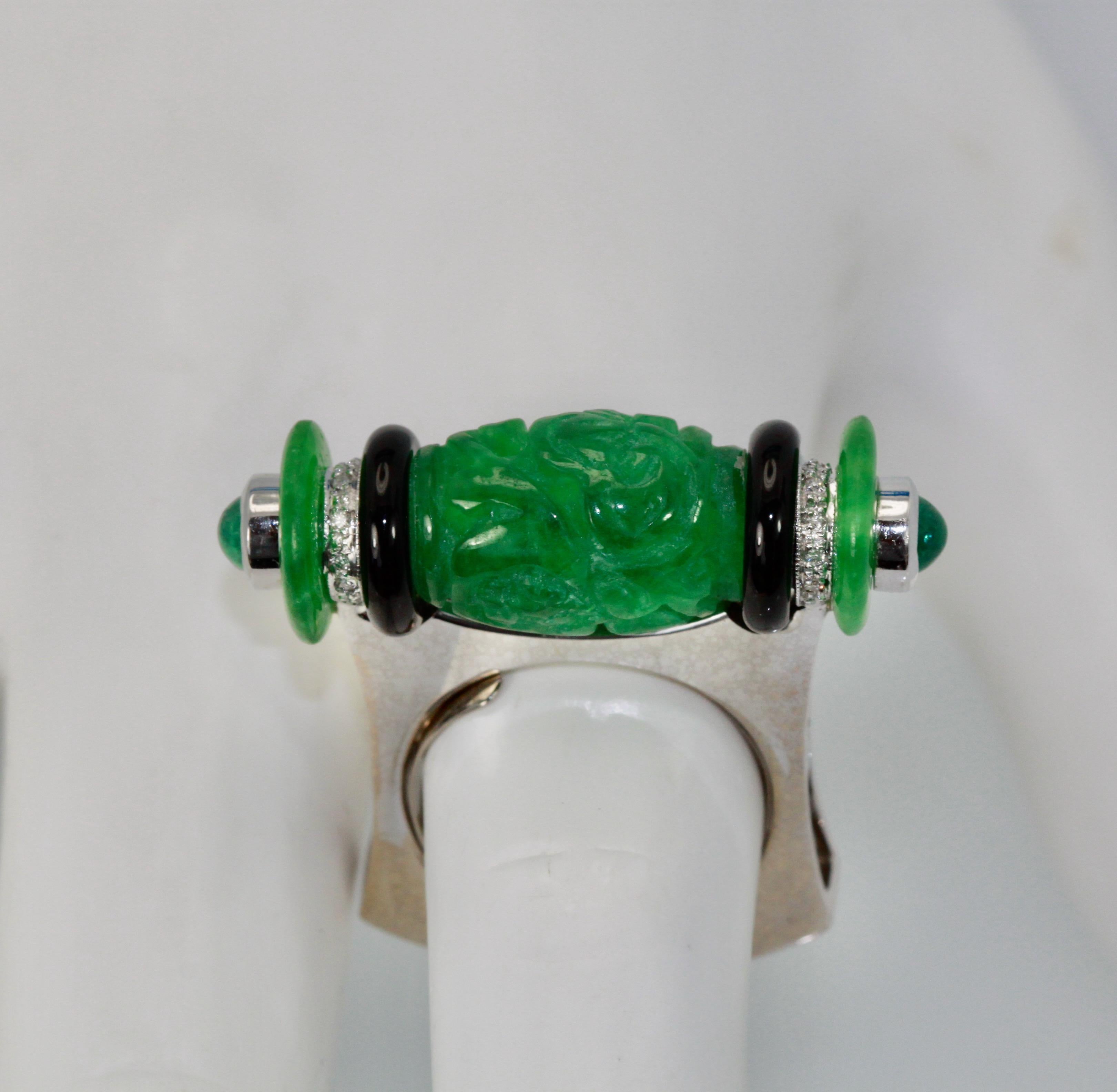 Round Cut Carved Green Jade Black Onyx Cabochon Emerald Ring For Sale