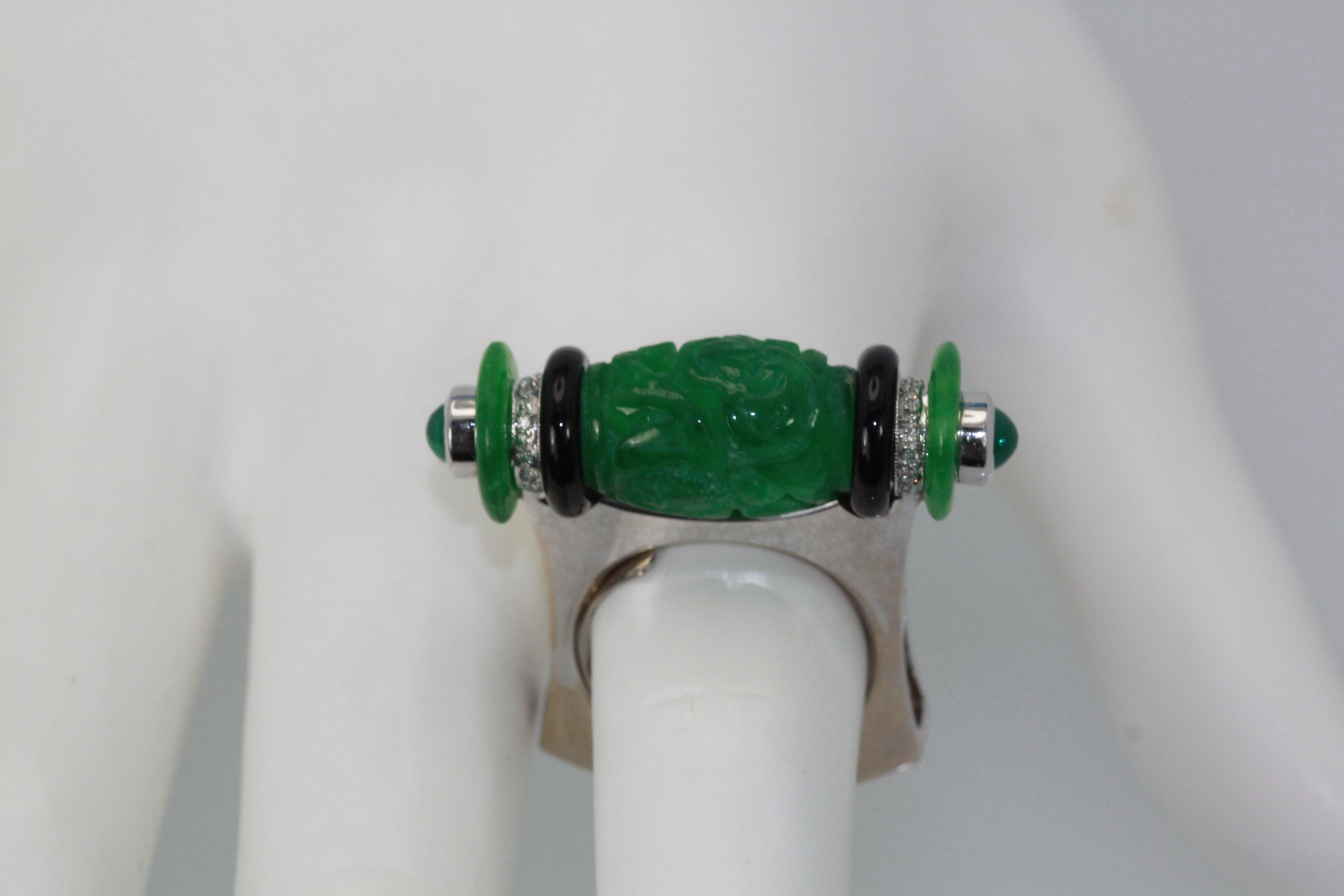 Carved Green Jade Black Onyx Cabochon Emerald Ring For Sale 1