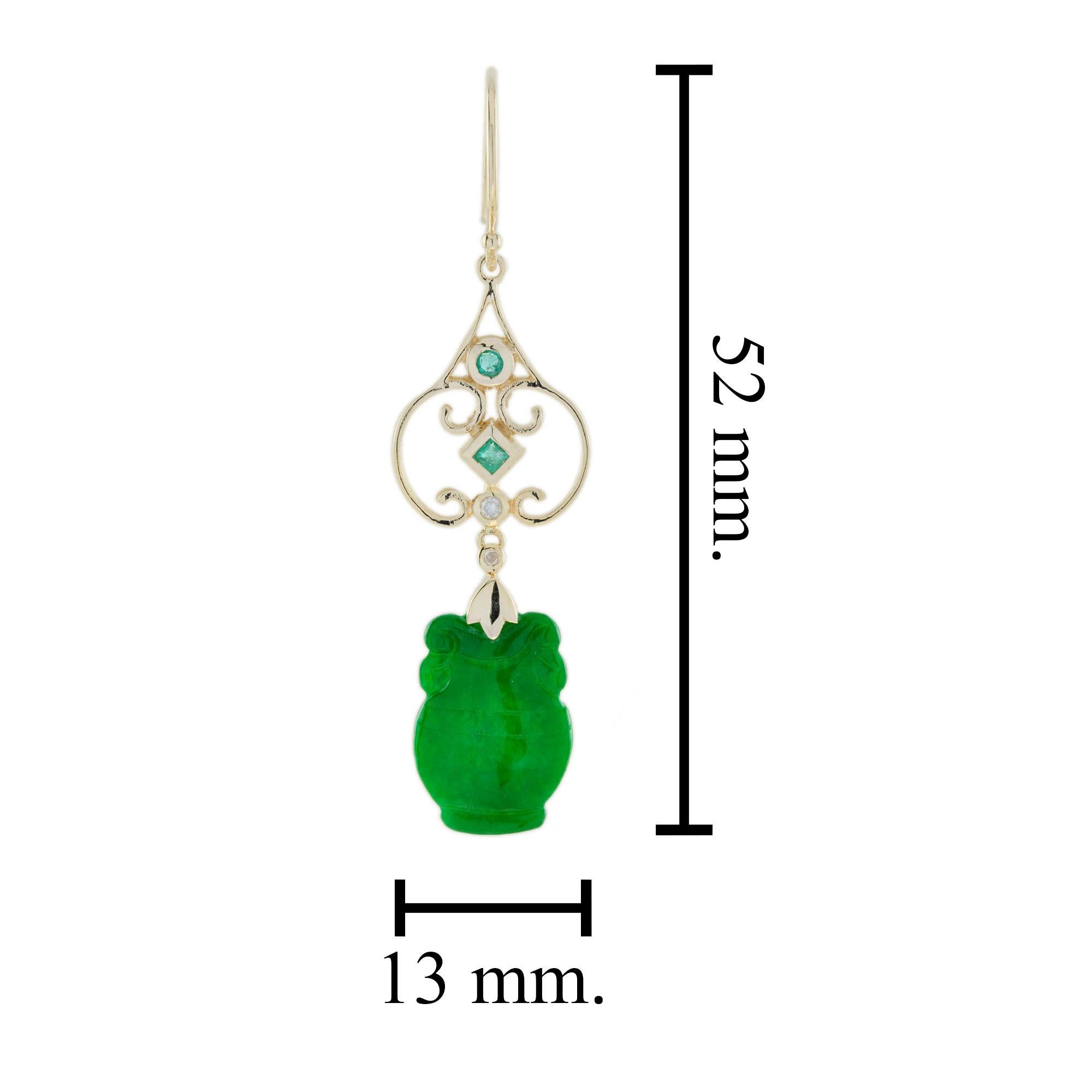 Goldohrringe mit geschnitzter grüner Jade und Smaragddiamanten im Vintage-Stil (Gemischter Schliff) im Angebot