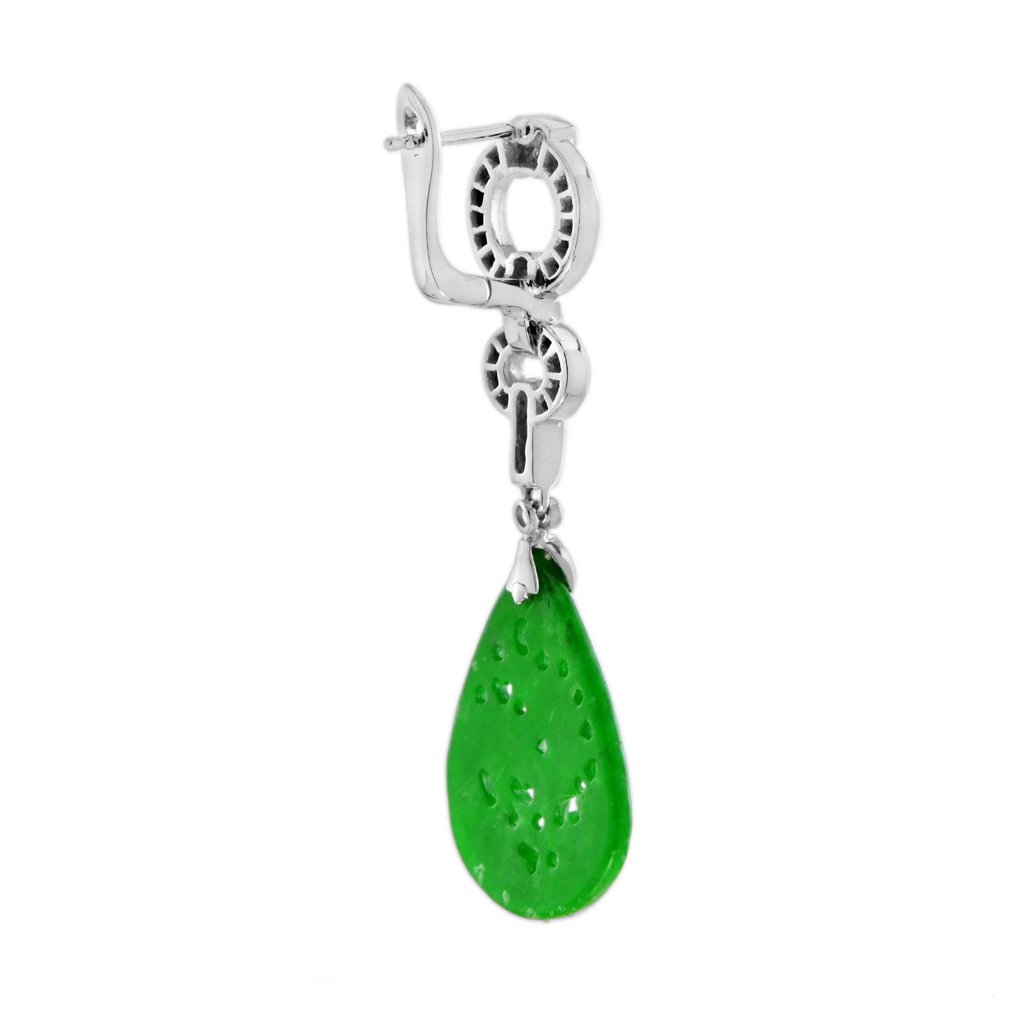 Taglio francese Orecchini in oro bianco 14K con giada verde intagliata e diamante d'onice in stile Art Déco in vendita
