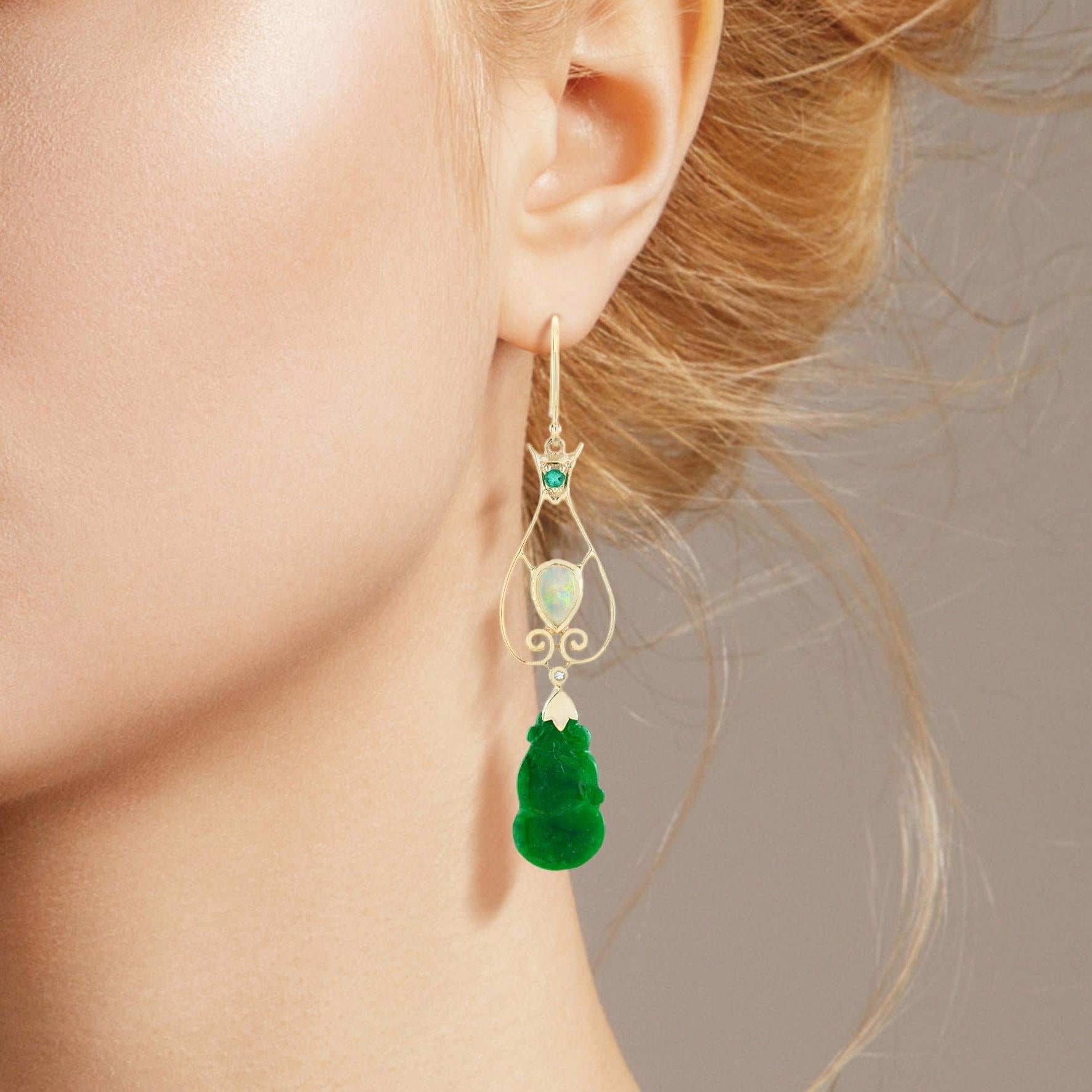 Geschnitzte grüne Jade & Opal Smaragd und Diamant Vintage Style Tropfen Gold Ohrringe Damen im Angebot
