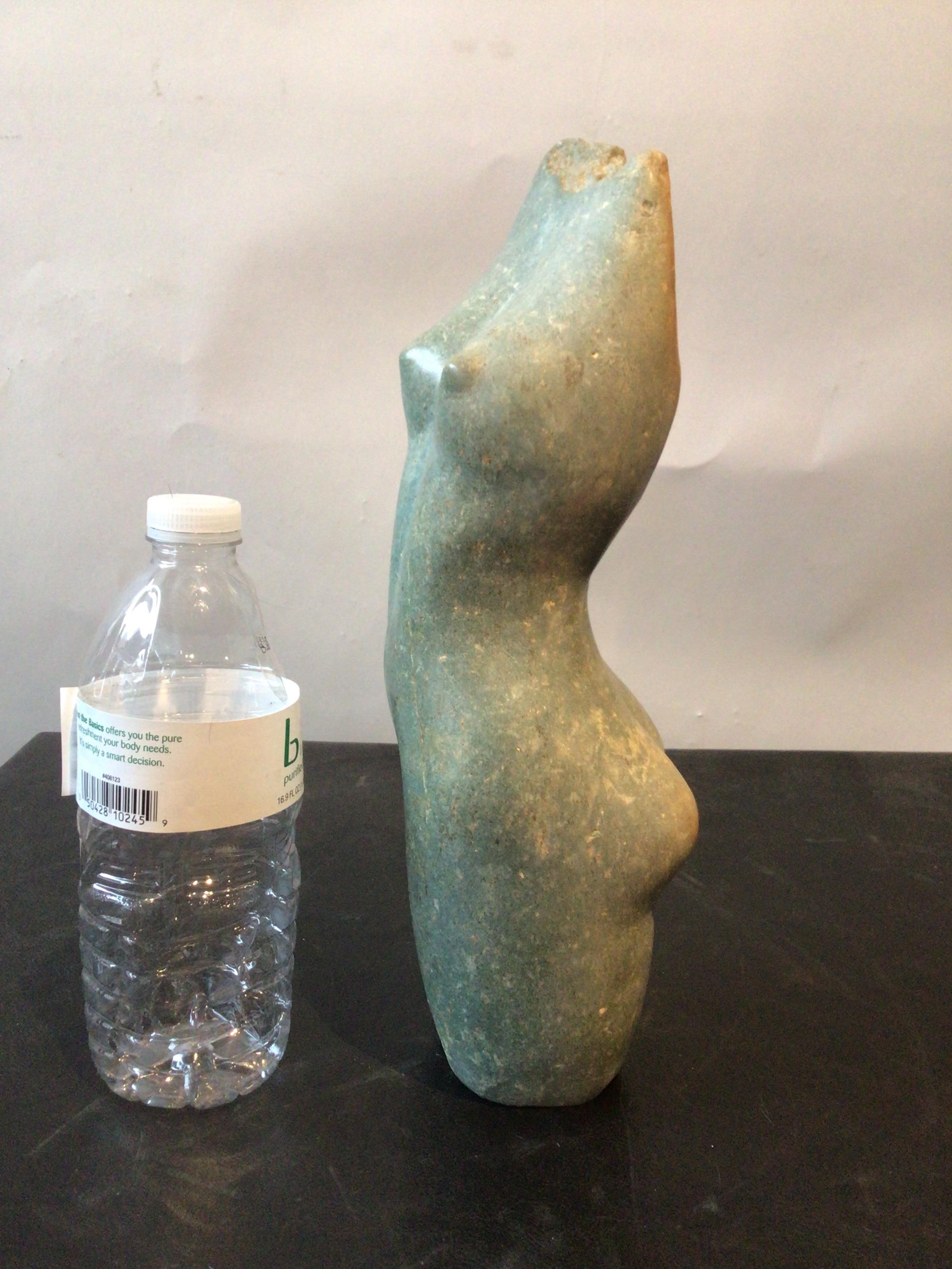 Sculpture en marbre vert sculpté d'un torse de femme nue par Celestino Mukavhi Bon état à Tarrytown, NY