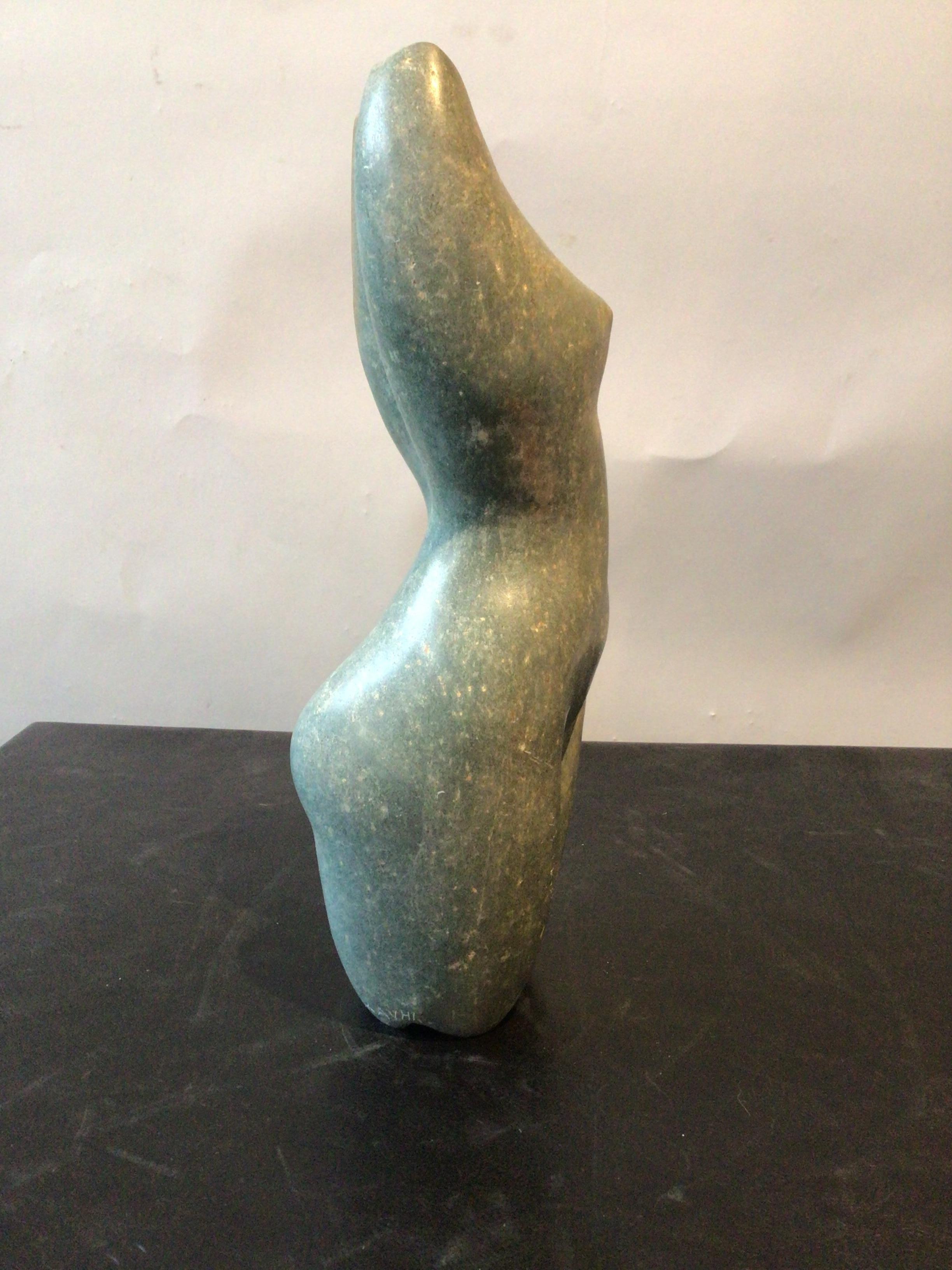 Geschnitzte Skulptur eines nackten weiblichen Torsos aus grünem Marmor von Celestino Mukavhi 1