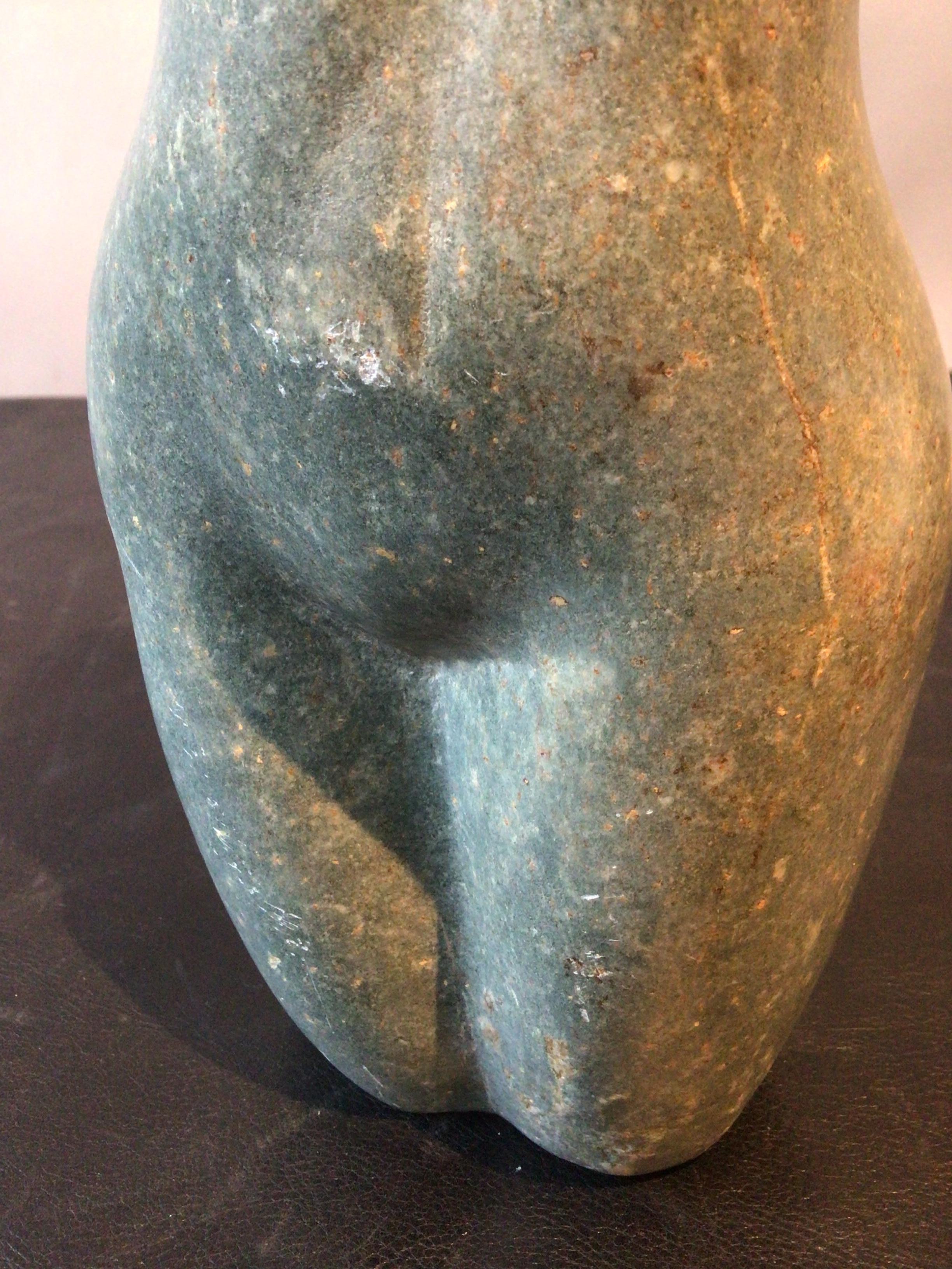 Geschnitzte Skulptur eines nackten weiblichen Torsos aus grünem Marmor von Celestino Mukavhi 5