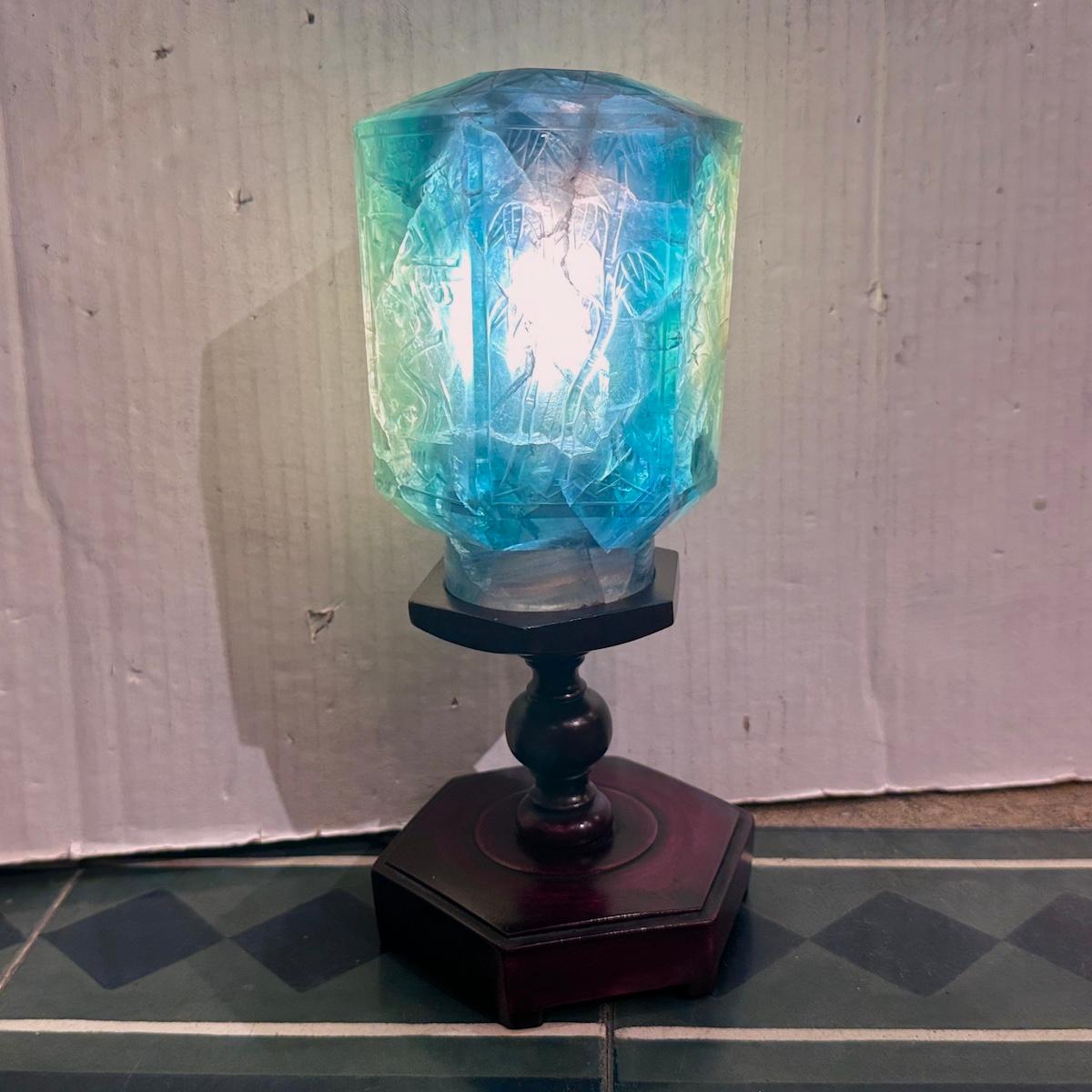 Lampade da tavolo in quarzo verde intagliato In condizioni buone in vendita a New York, NY