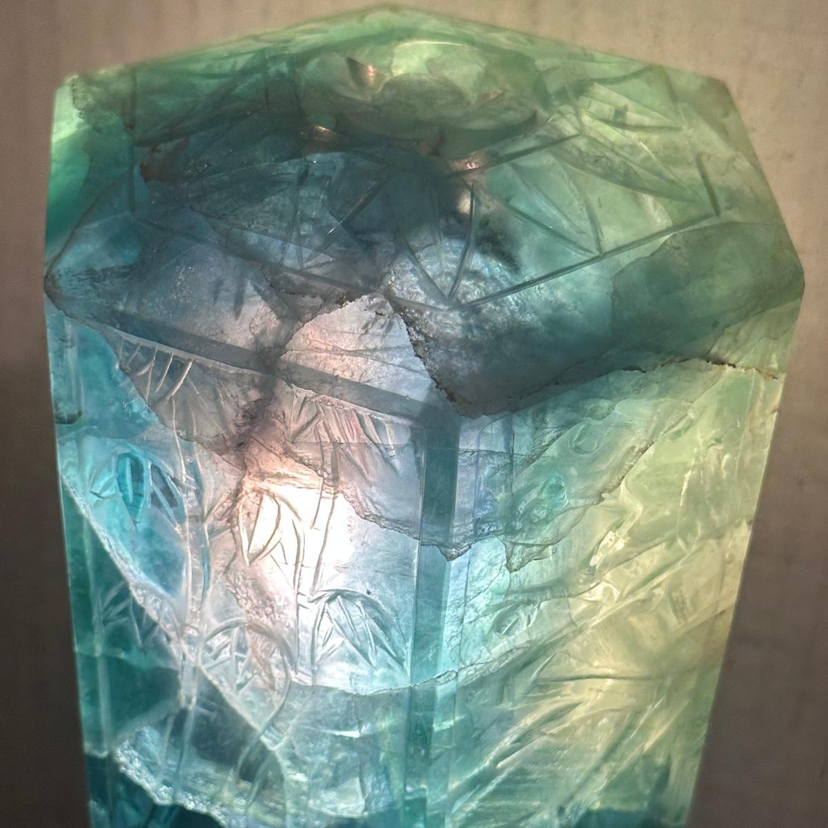 Lampade da tavolo in quarzo verde intagliato in vendita 1