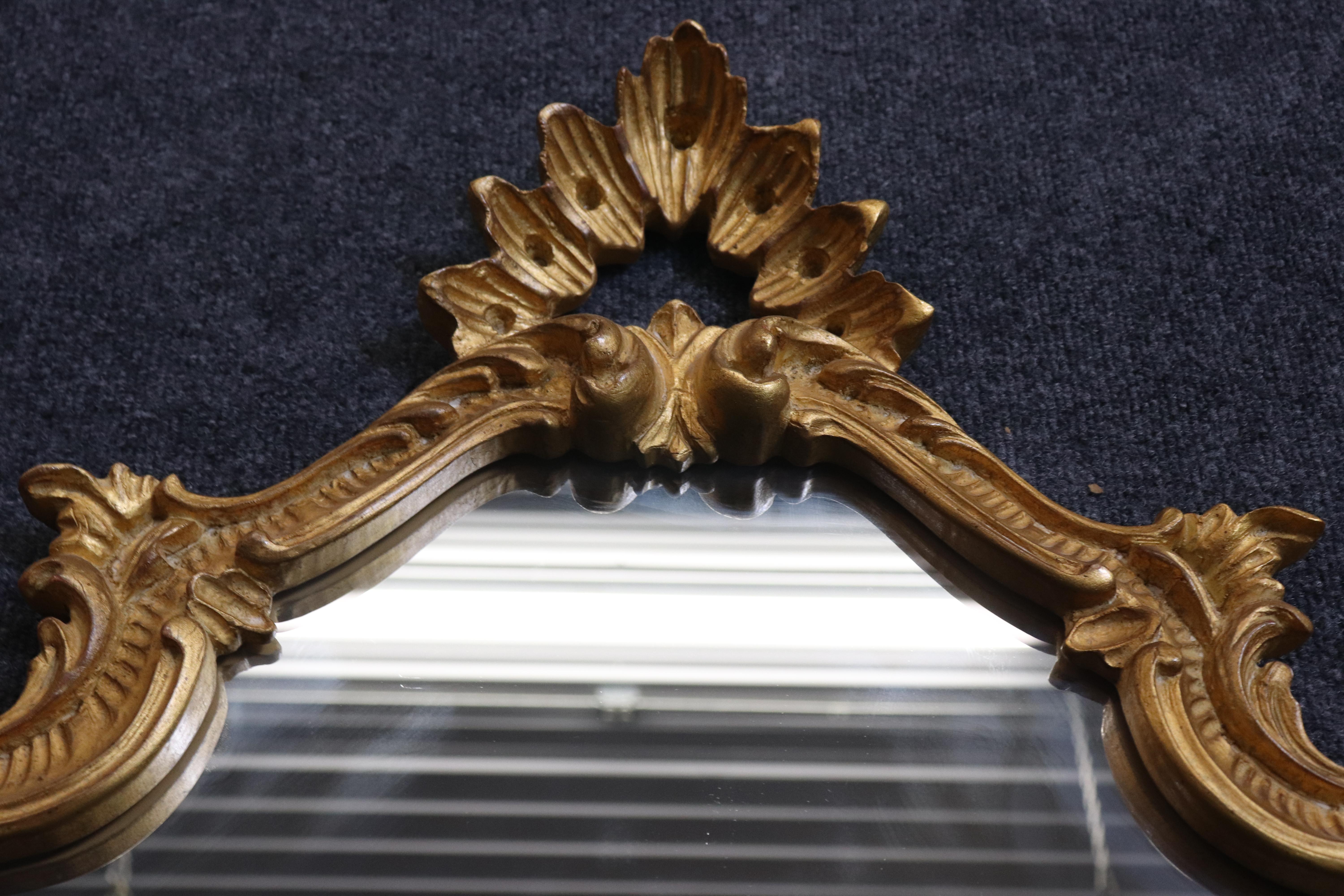 Espejo de Pared Estilo Veneciano Italiano Tallado Guild Giltwood en venta 4