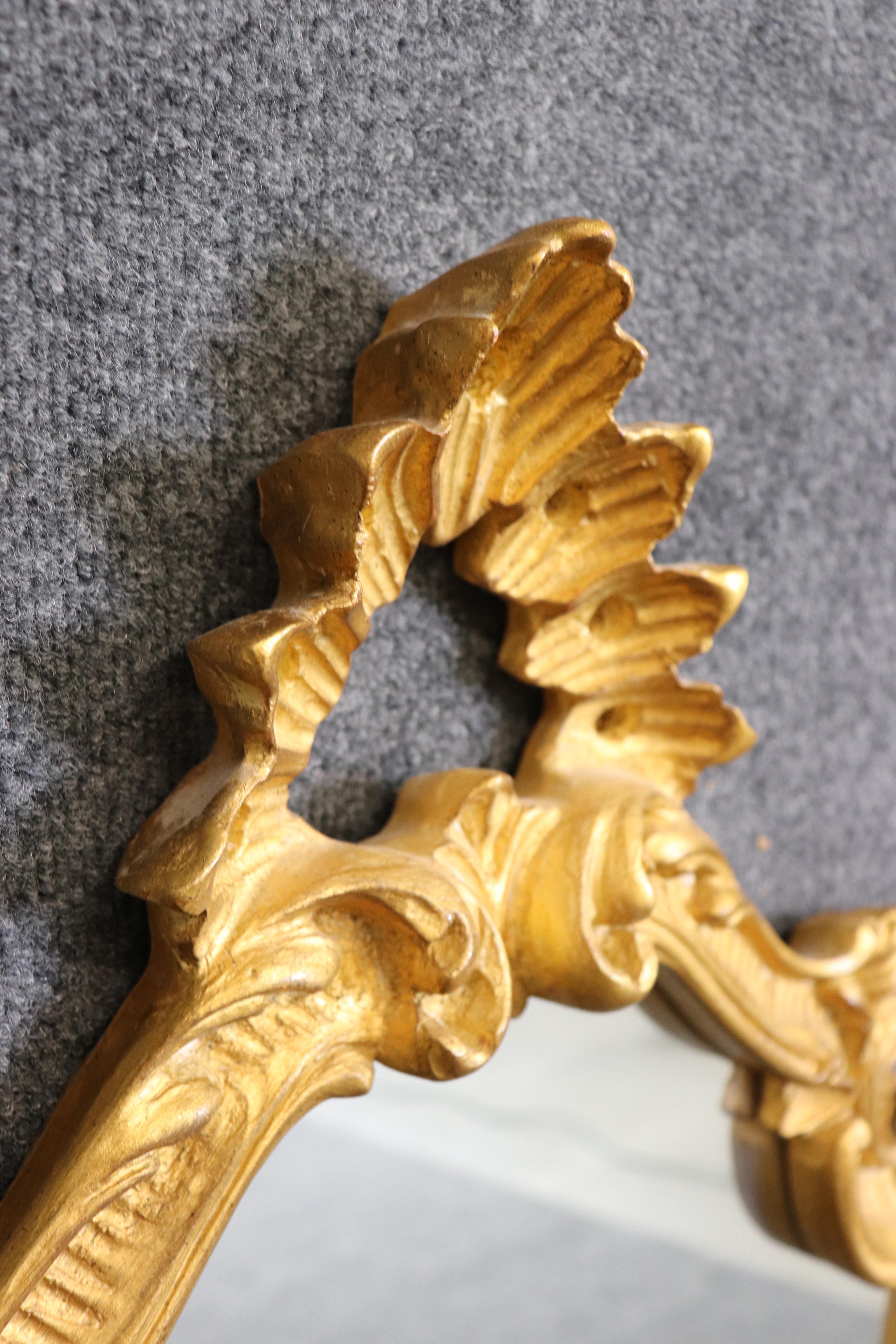 Espejo de Pared Estilo Veneciano Italiano Tallado Guild Giltwood Neoclásico en venta
