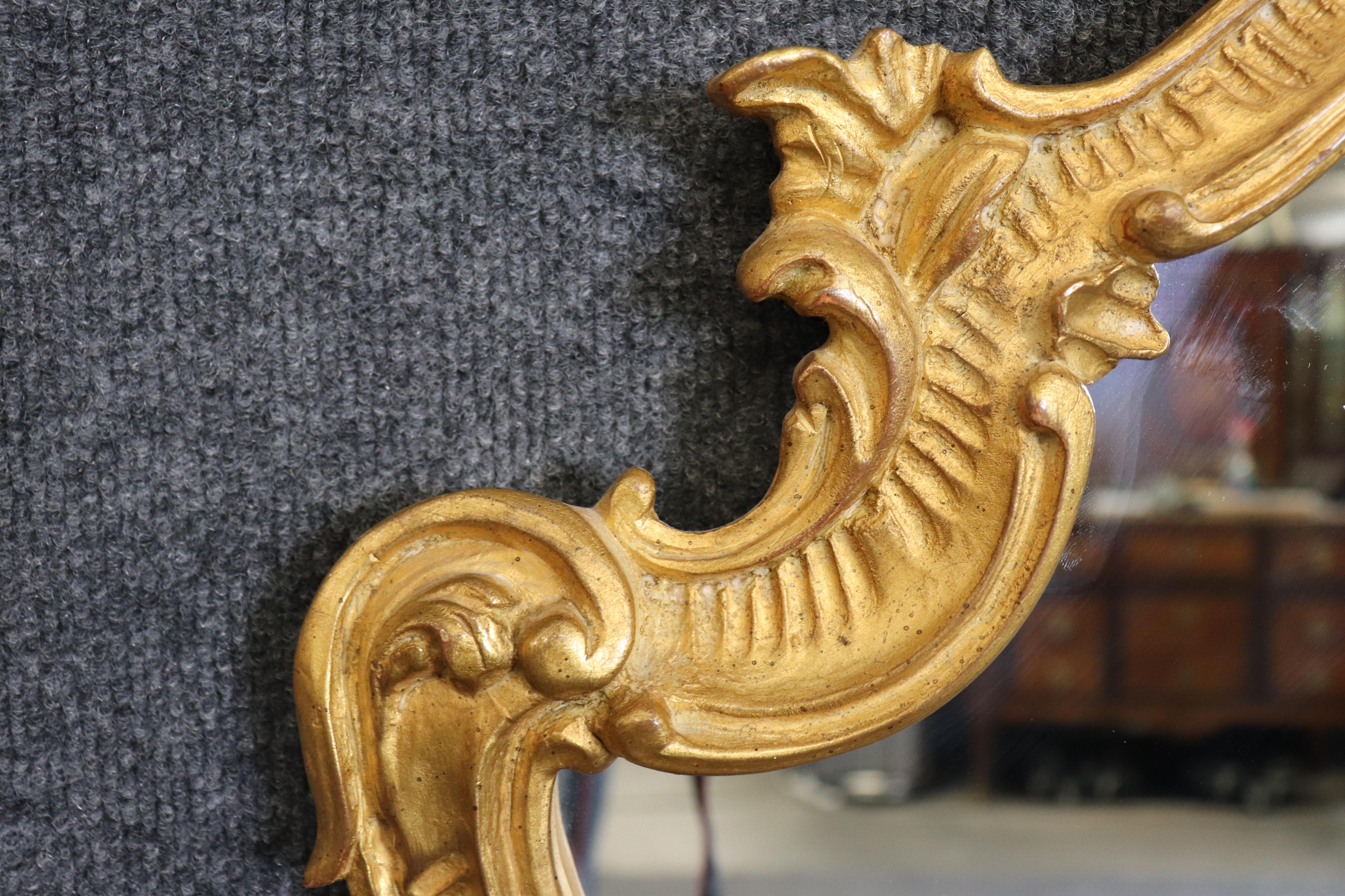 Espejo de Pared Estilo Veneciano Italiano Tallado Guild Giltwood Nogal en venta