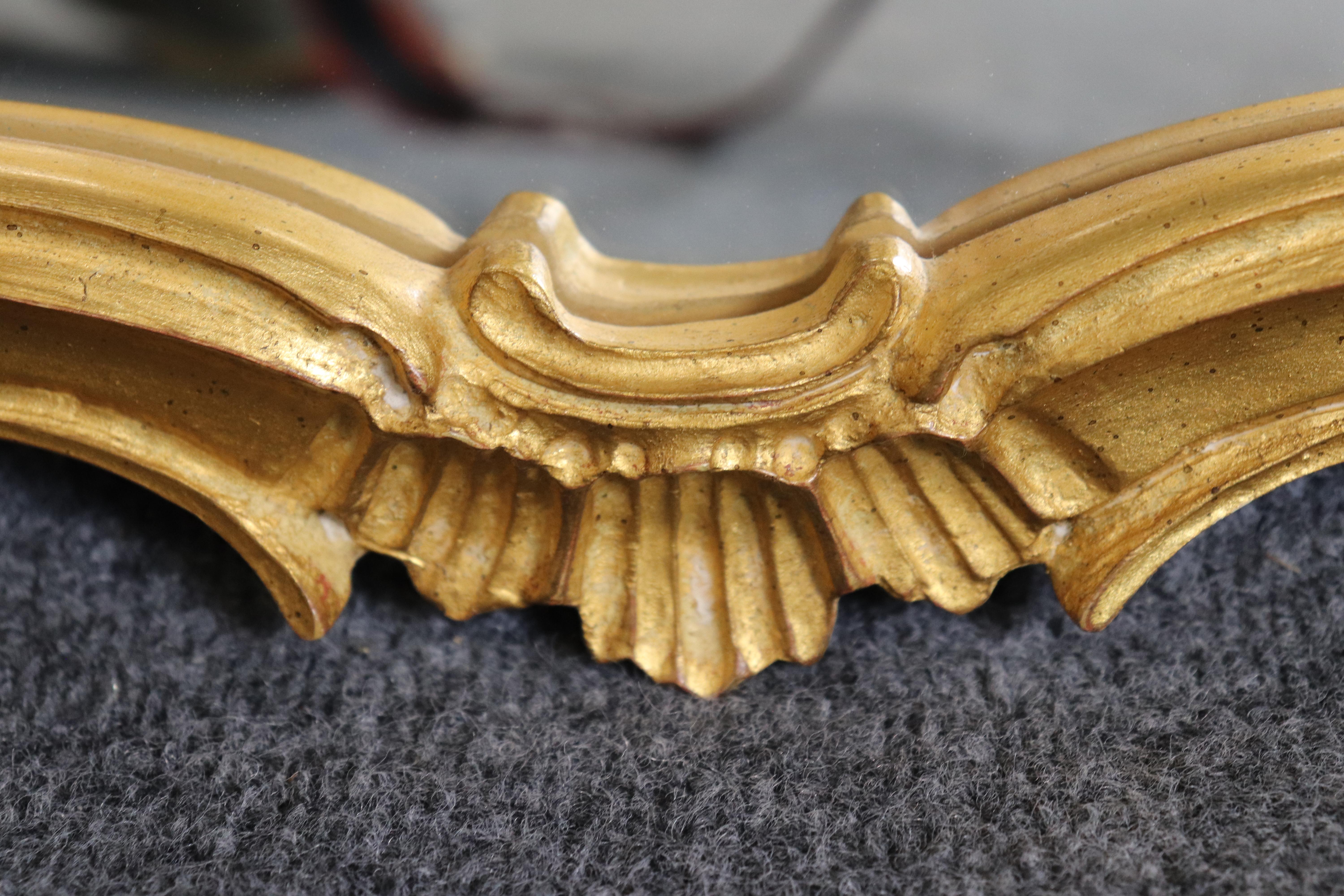 Espejo de Pared Estilo Veneciano Italiano Tallado Guild Giltwood en venta 3