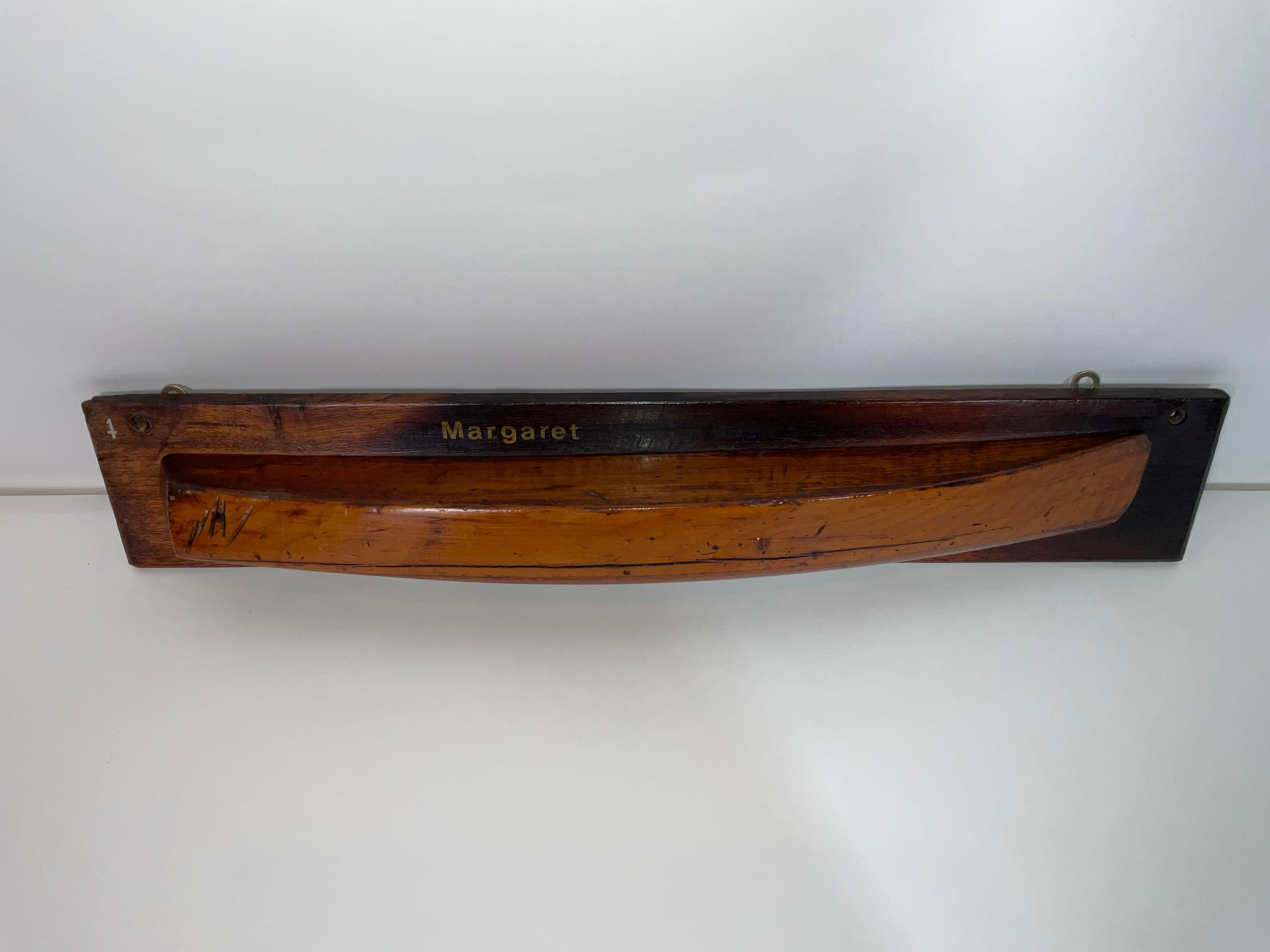 Geschnitztes Halbmodell des Schnellbootes Margaret im Angebot 2