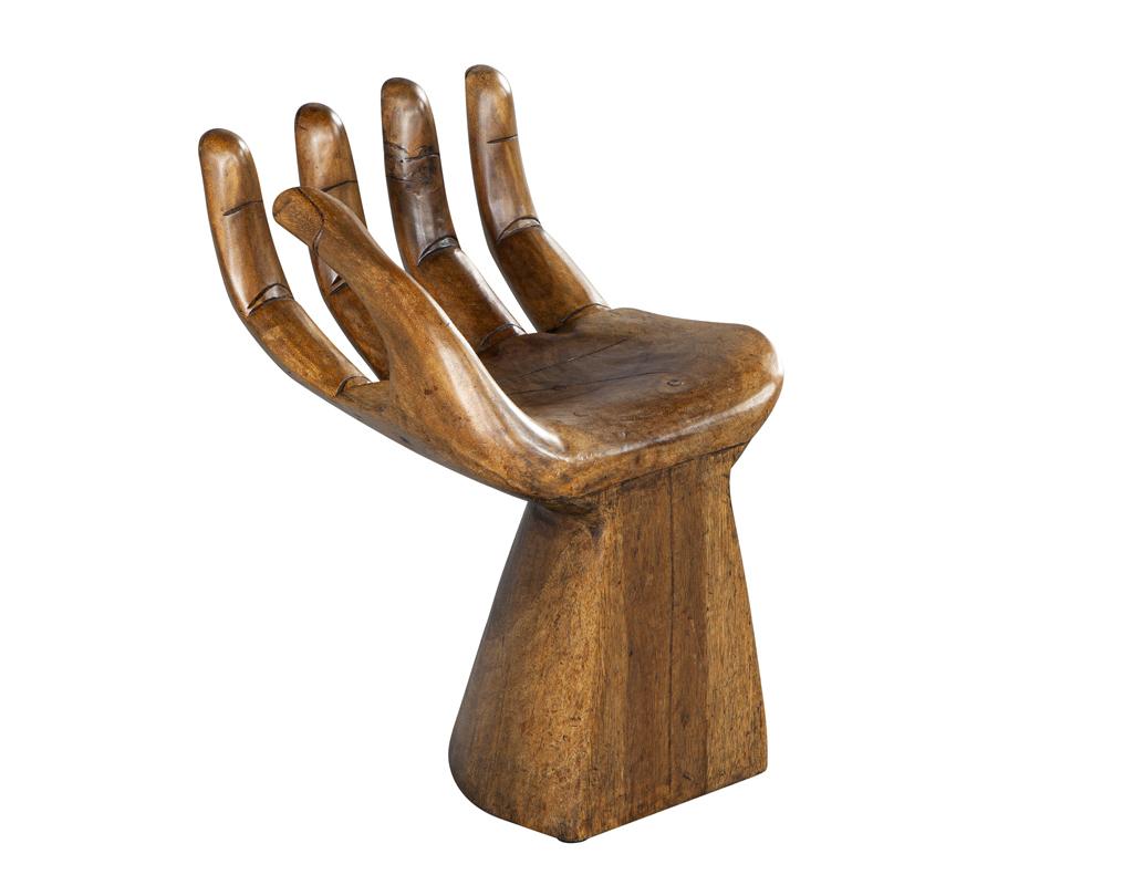 Silla de mano tallada al estilo de Pedro Friedeberg en venta 3