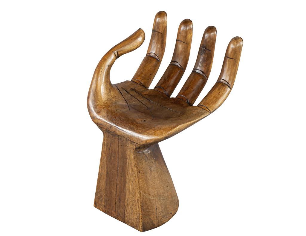 Silla de mano tallada al estilo de Pedro Friedeberg en venta 7
