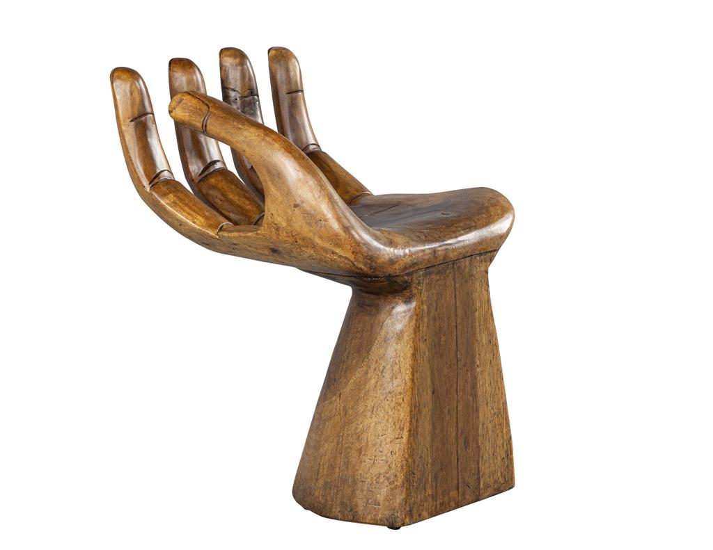 Silla de mano tallada al estilo de Pedro Friedeberg Desconocido en venta