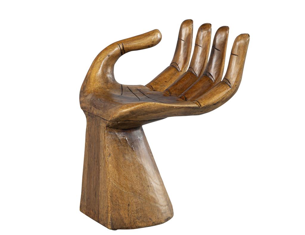 Silla de mano tallada al estilo de Pedro Friedeberg en venta 1
