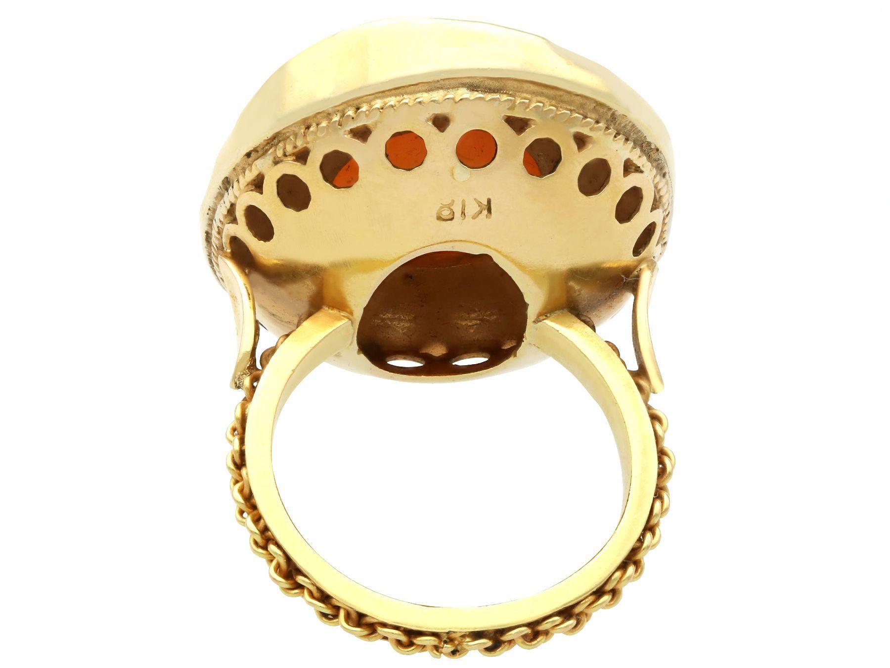Antique Carved Shell Yellow Gold Cameo Dress Ring In Excellent Condition For Sale In Jesmond, Newcastle Upon Tyne