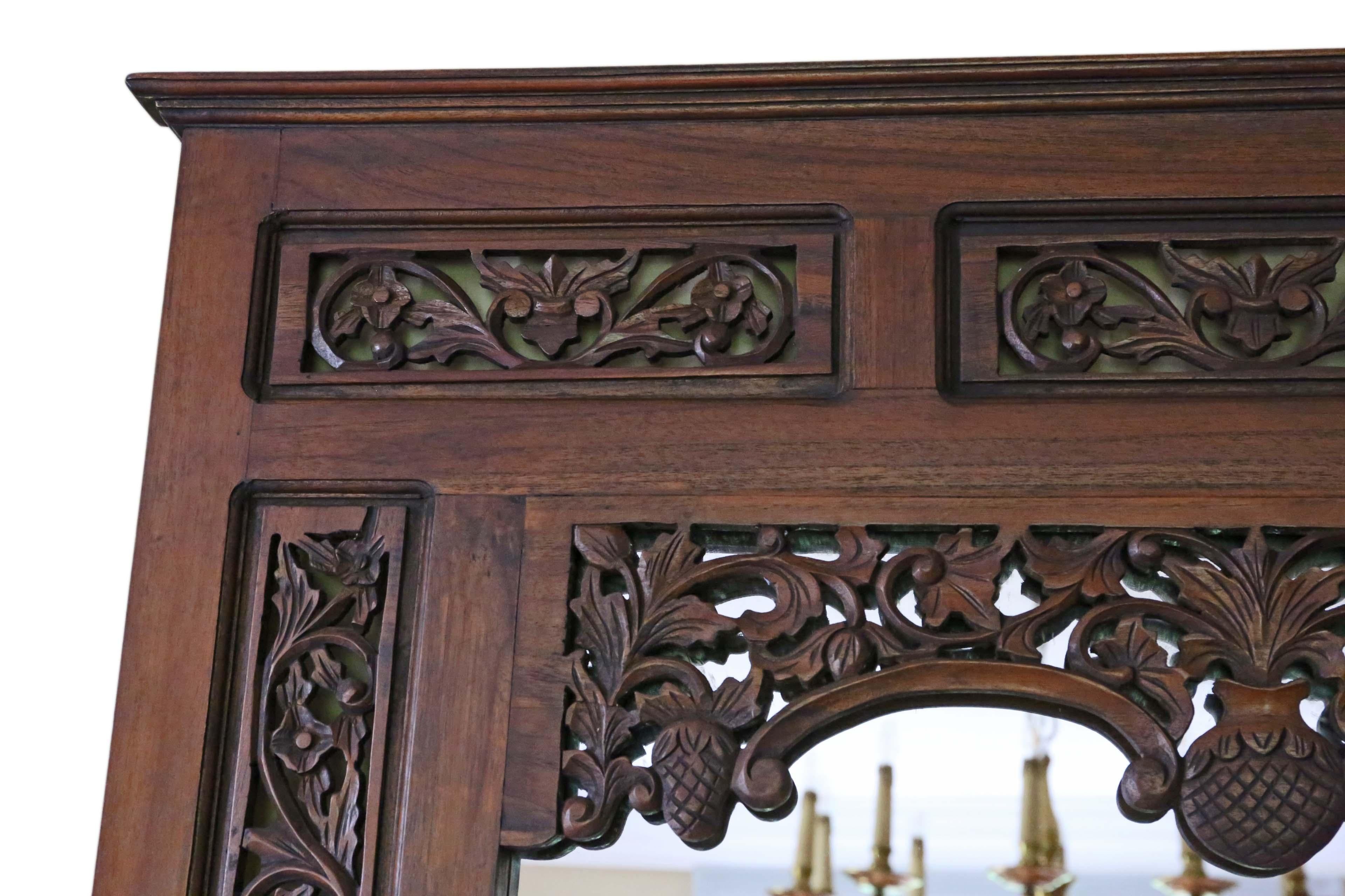 Specchio da parete in legno duro intagliato della metà del XX secolo in vendita 1
