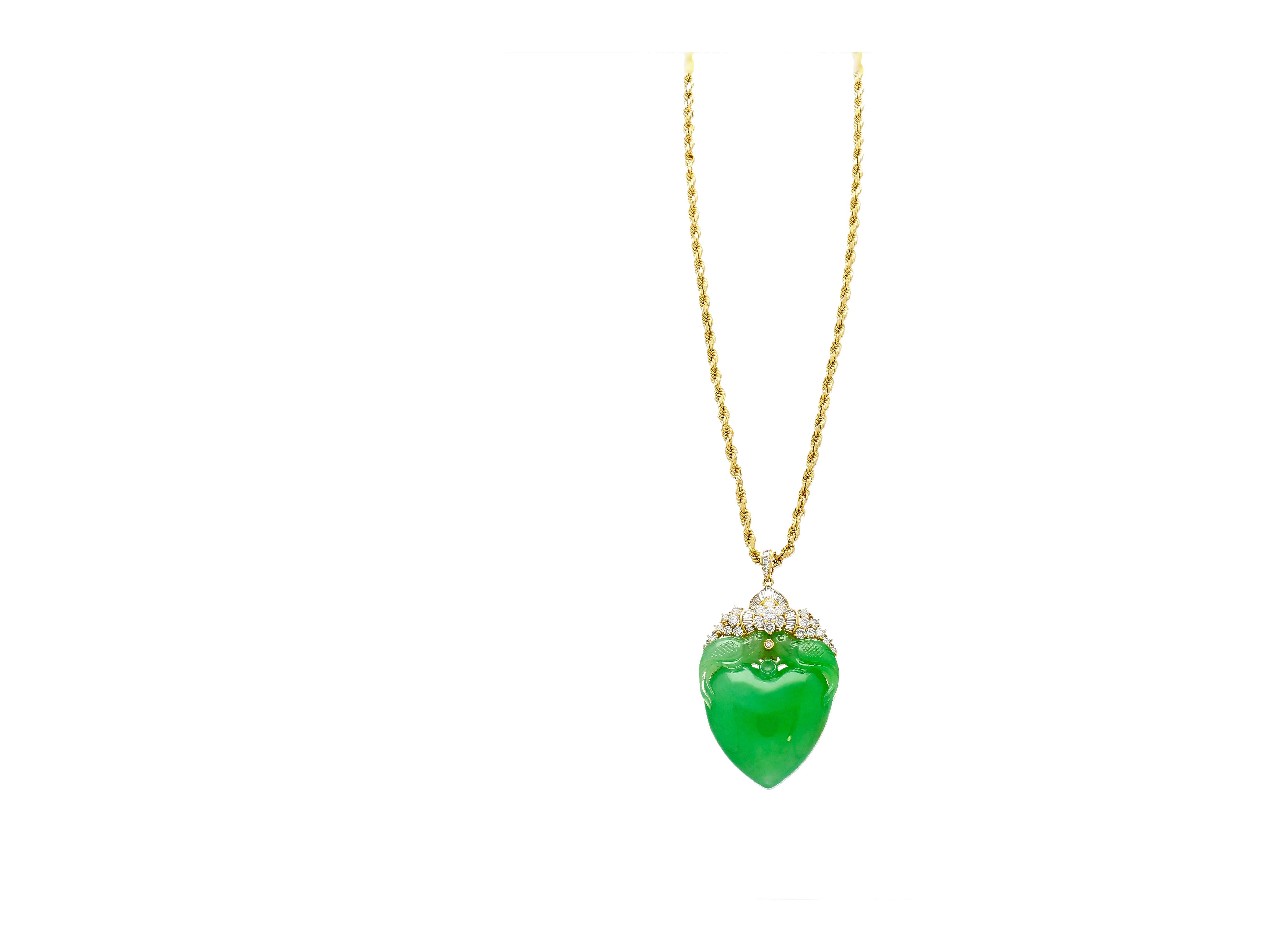 Art Deco Carved Heart Jadeite Jade Bird Feeding Motif Pendant Necklace in 18k Gold  For Sale