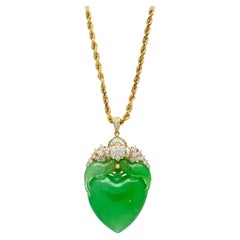 Carved Heart Jadeite Jade Bird Feeding Motif Pendant Necklace in 18k Gold