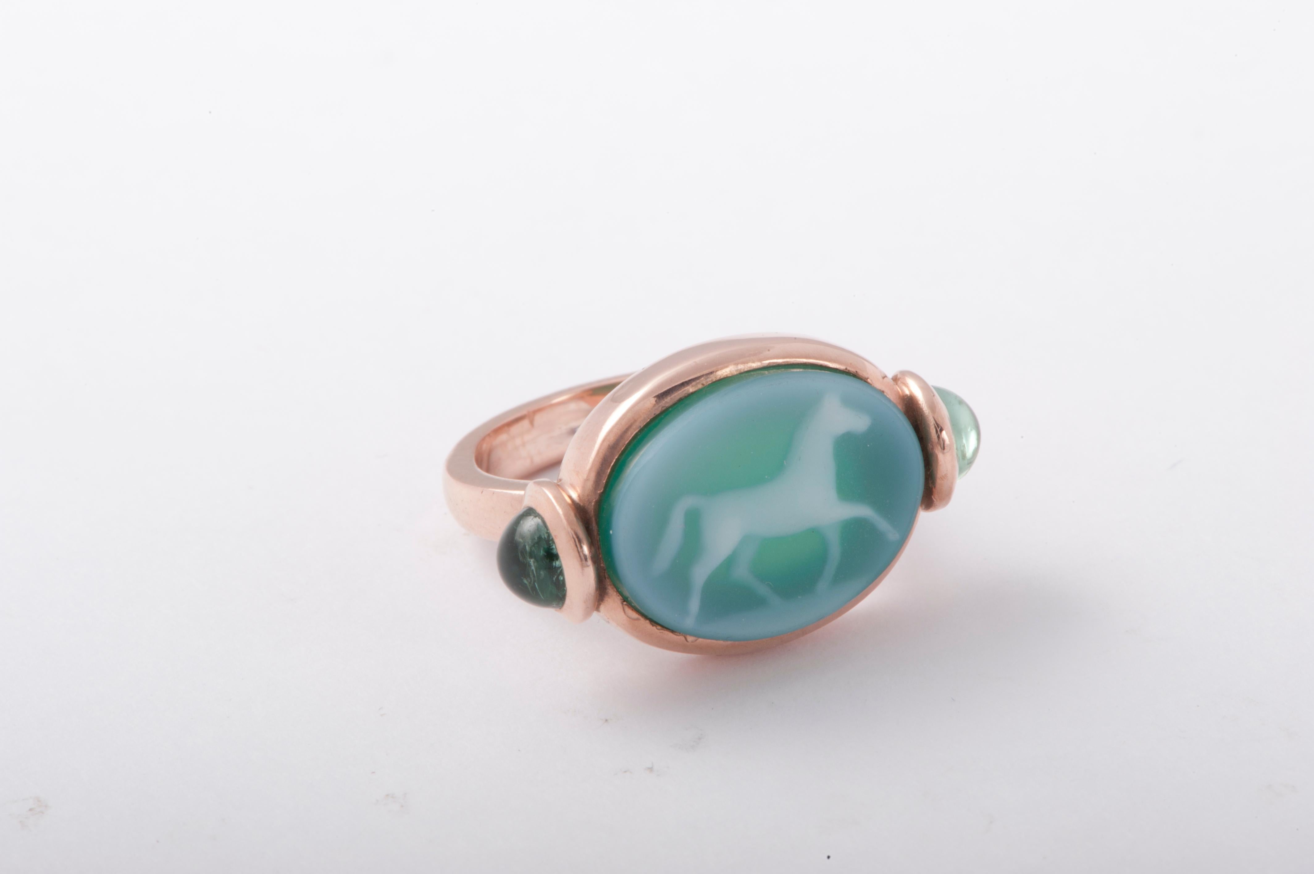 Carved Horse Green Agate 18 karat Rose Gold Green Tourmaline Design Signet Ring In New Condition For Sale In Rome, IT
