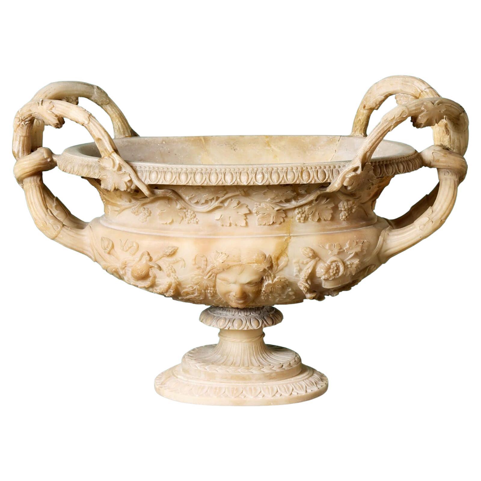 Vaso da centrotavola in alabastro antico italiano intagliato