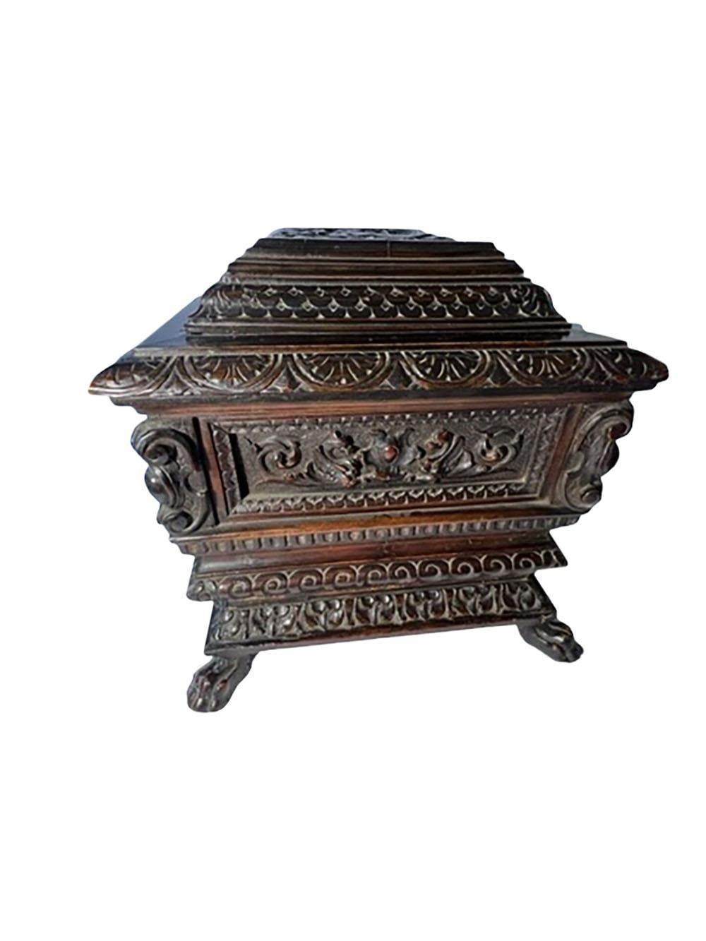 Carved Italian Casket In Good Condition For Sale In Dallas, TX