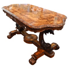 Mesa de salón italiana tallada Base de serpiente marina con incrustaciones de nogal 1860