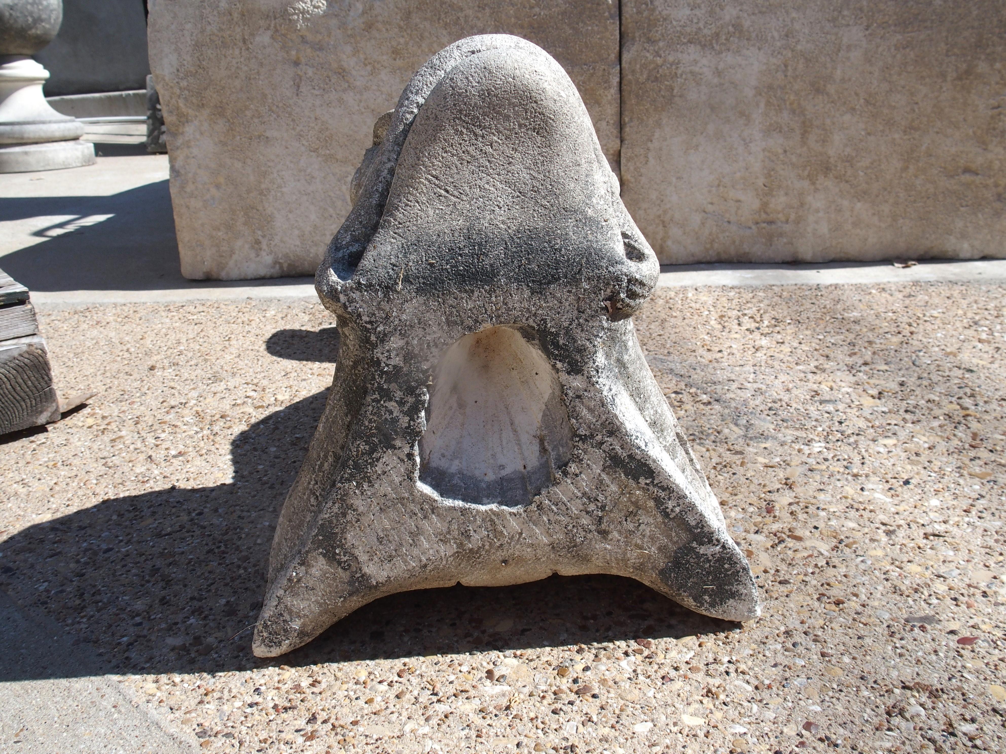 Elemento de piedra caliza italiana tallada para fuente de delfín a la manera de Bernini Tallado a mano