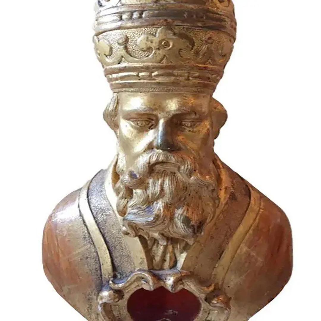 Early 19th Century Carved Italian Pope With Original Gilding For Sale