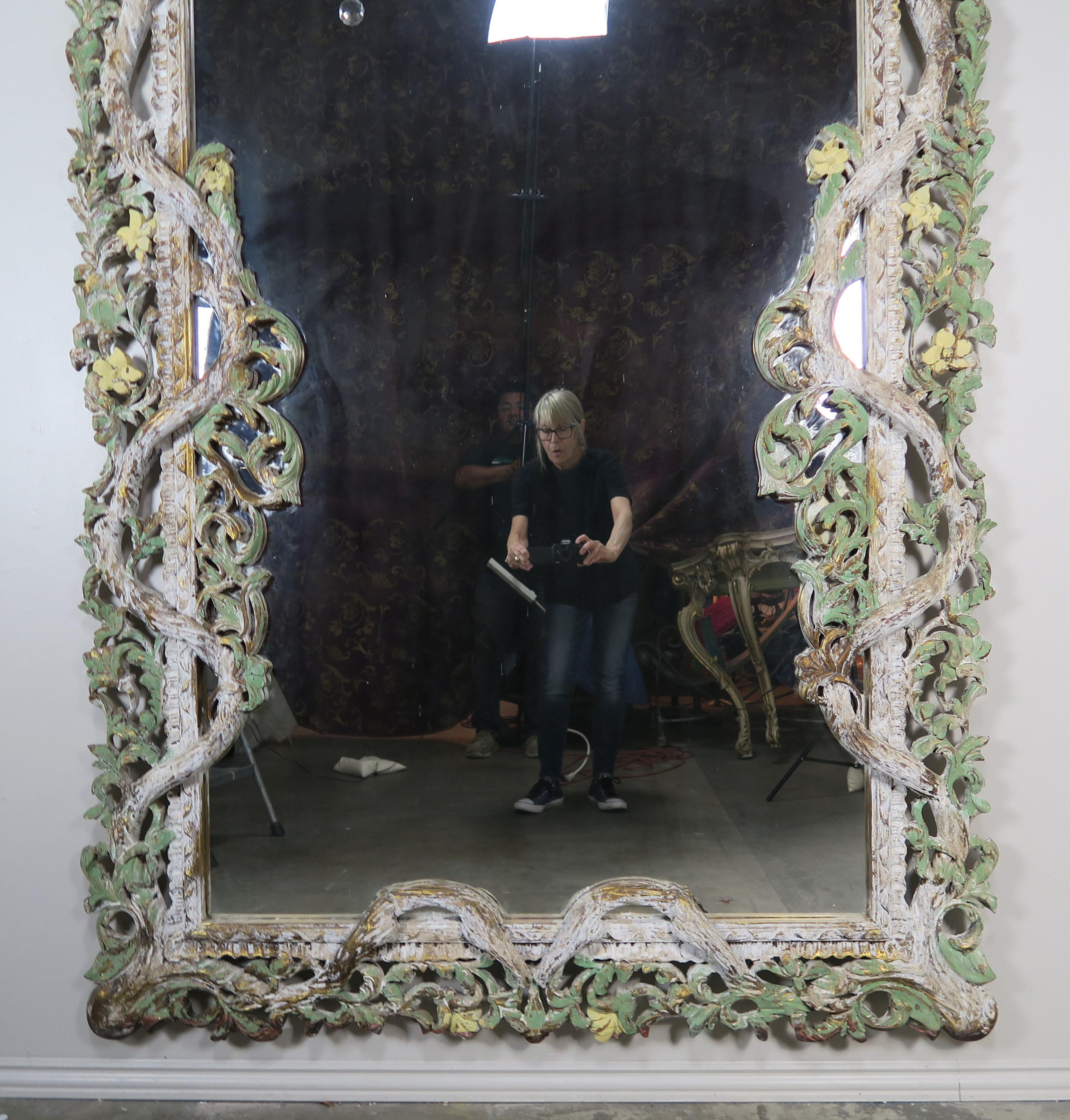 Carved Italian Rococo Style Painted Mirror, circa 1930s im Zustand „Starke Gebrauchsspuren“ in Los Angeles, CA