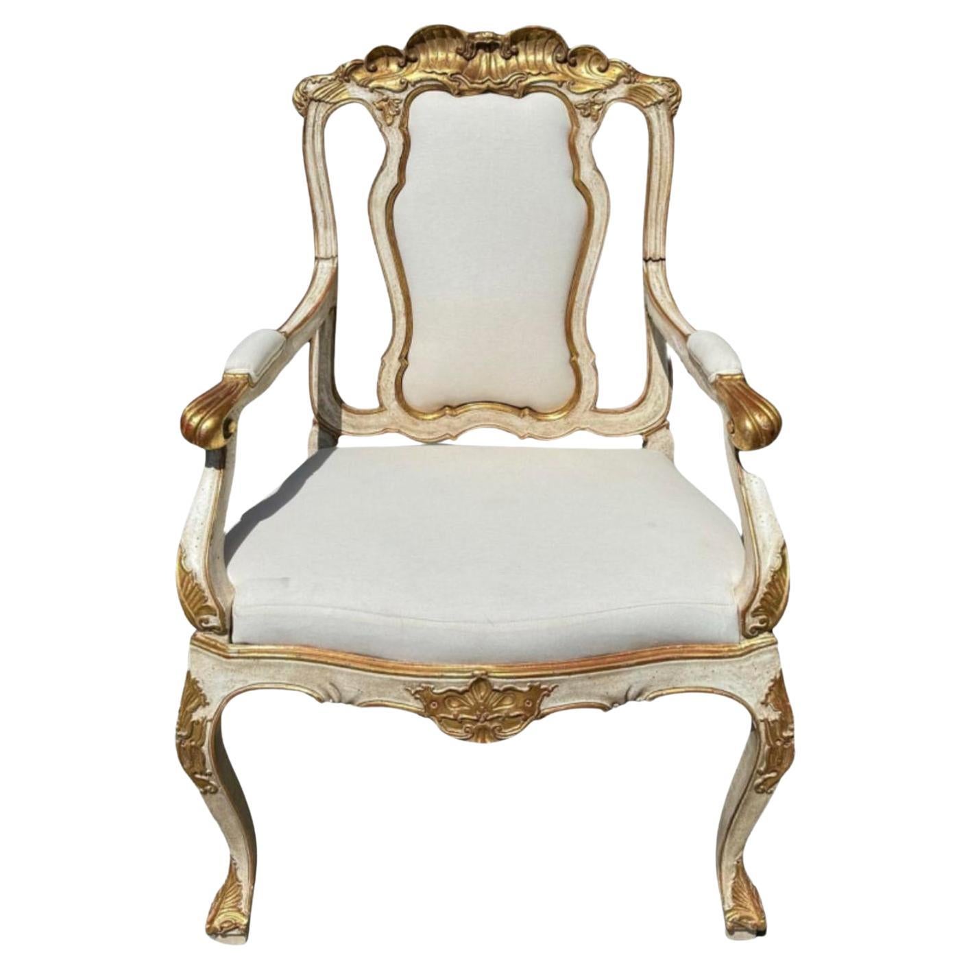 A.I.C. Designs : Chaise à accoudoir de salle à manger portugaise de style 18e siècle