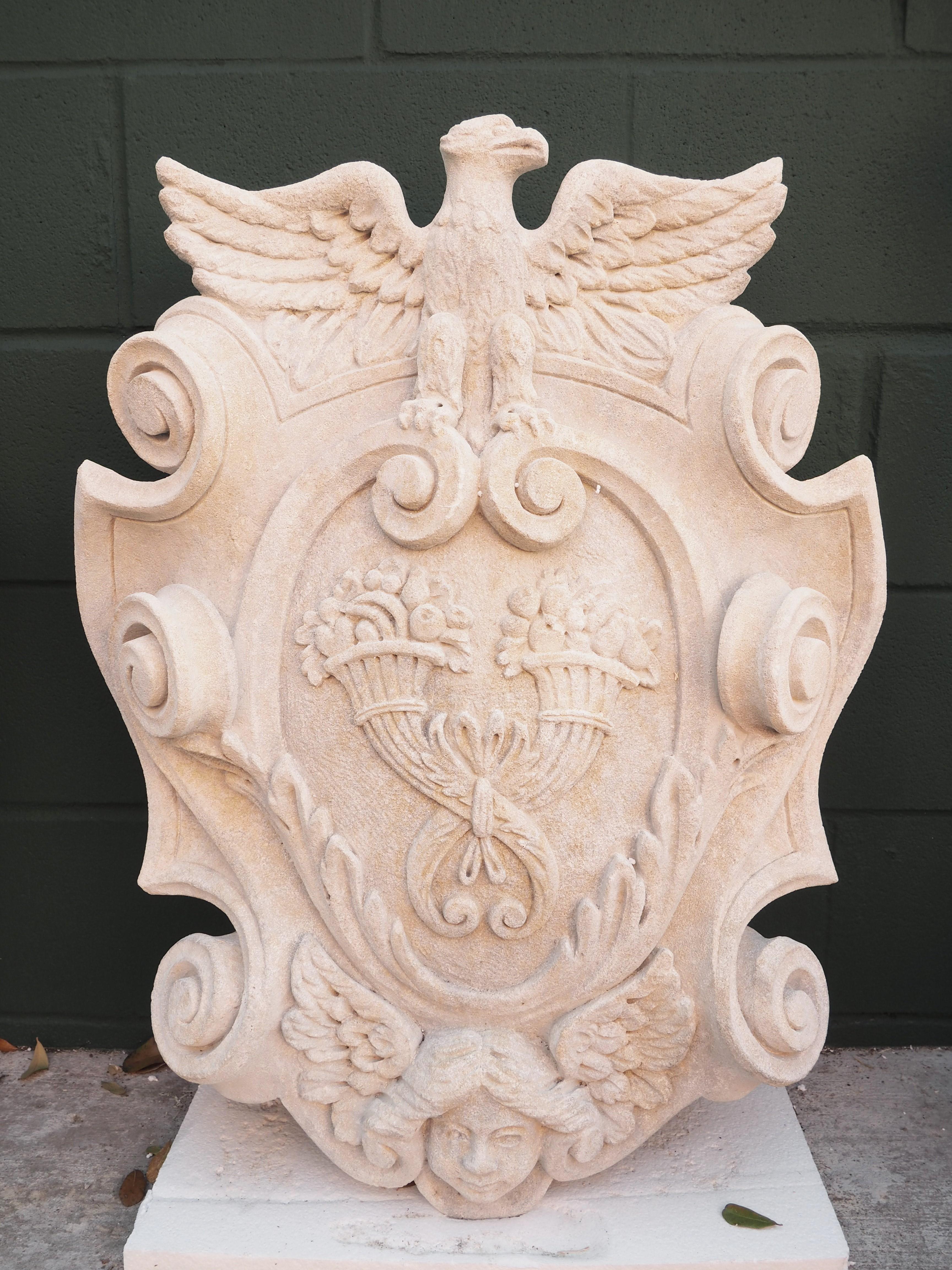 Plaque Stemma italienne sculptée avec corne d'abondance, aigle et ange ailé en vente 2