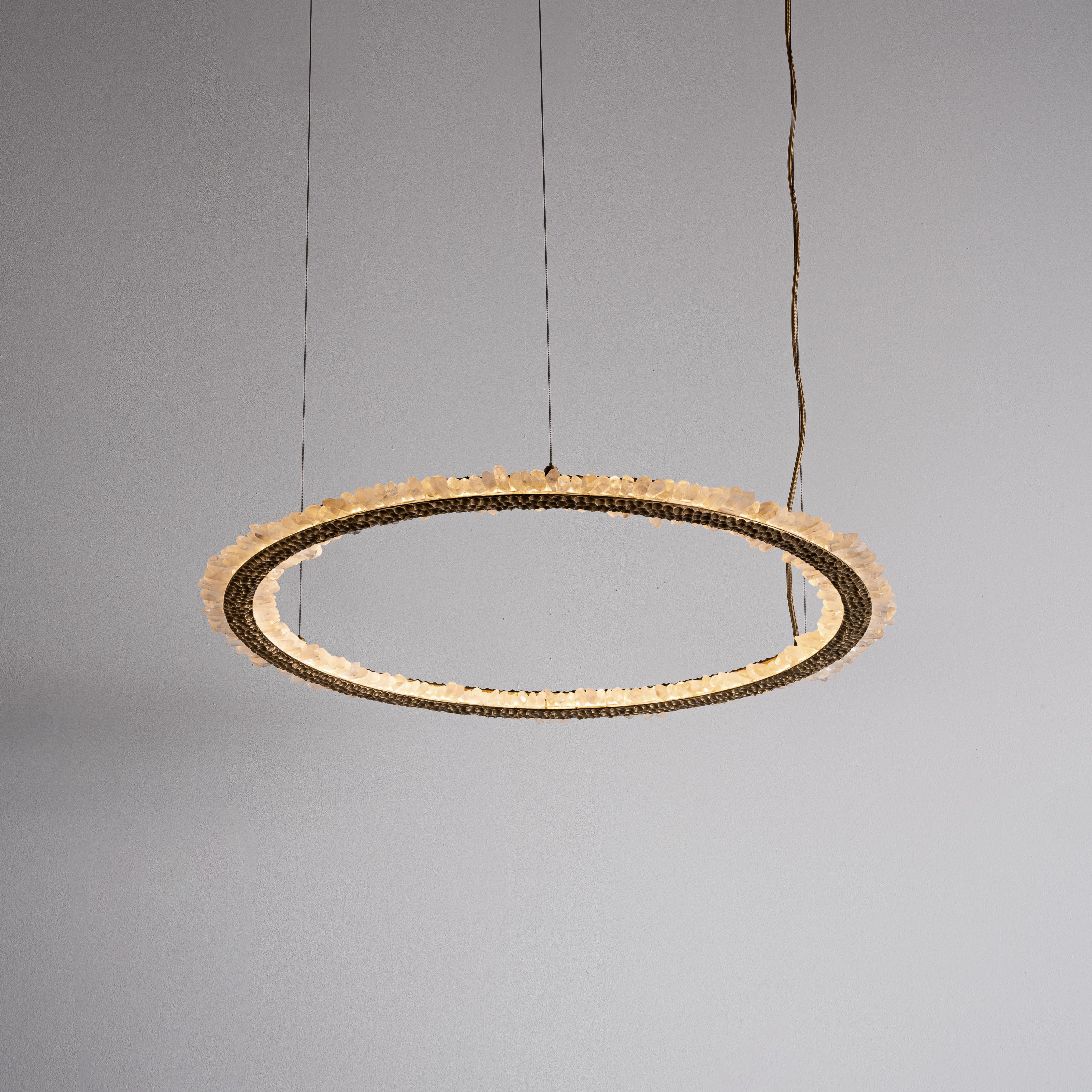 Lampada a sospensione IX intagliata di Aver
Dimensioni: P 75 x L 75 x H 2,5 cm. 
Materiali: Vetro, metallo, cristalli e quarzo bianco.

Disponibile in diverse finiture. Tutte le nostre lampade possono essere cablate a seconda del Paese. Se viene