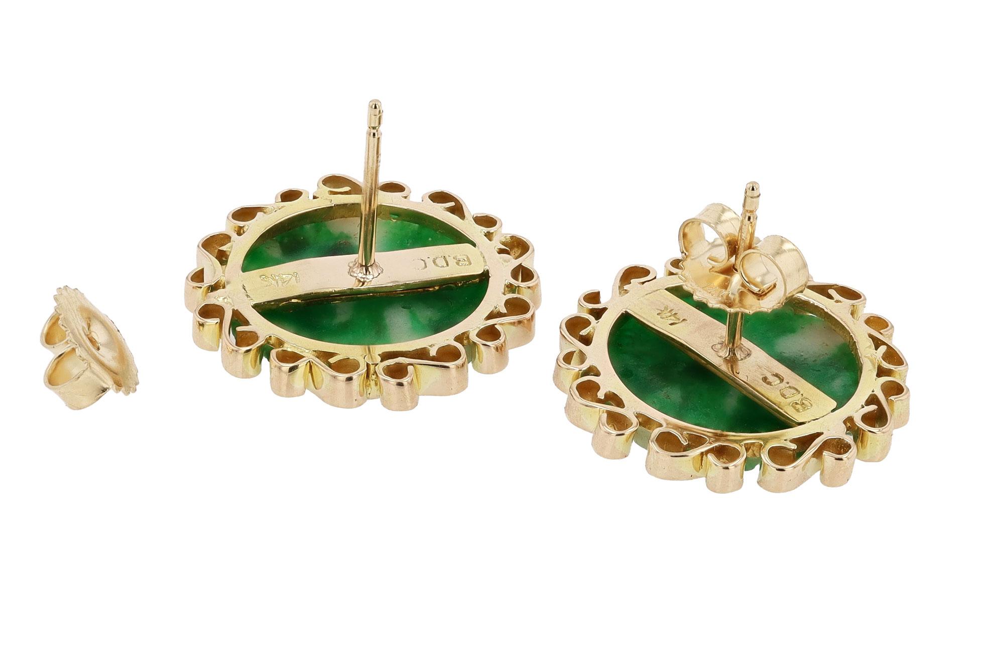 Art Deco Carved Jade & 14k Yellow Gold Vintage Stud Earrings For Sale