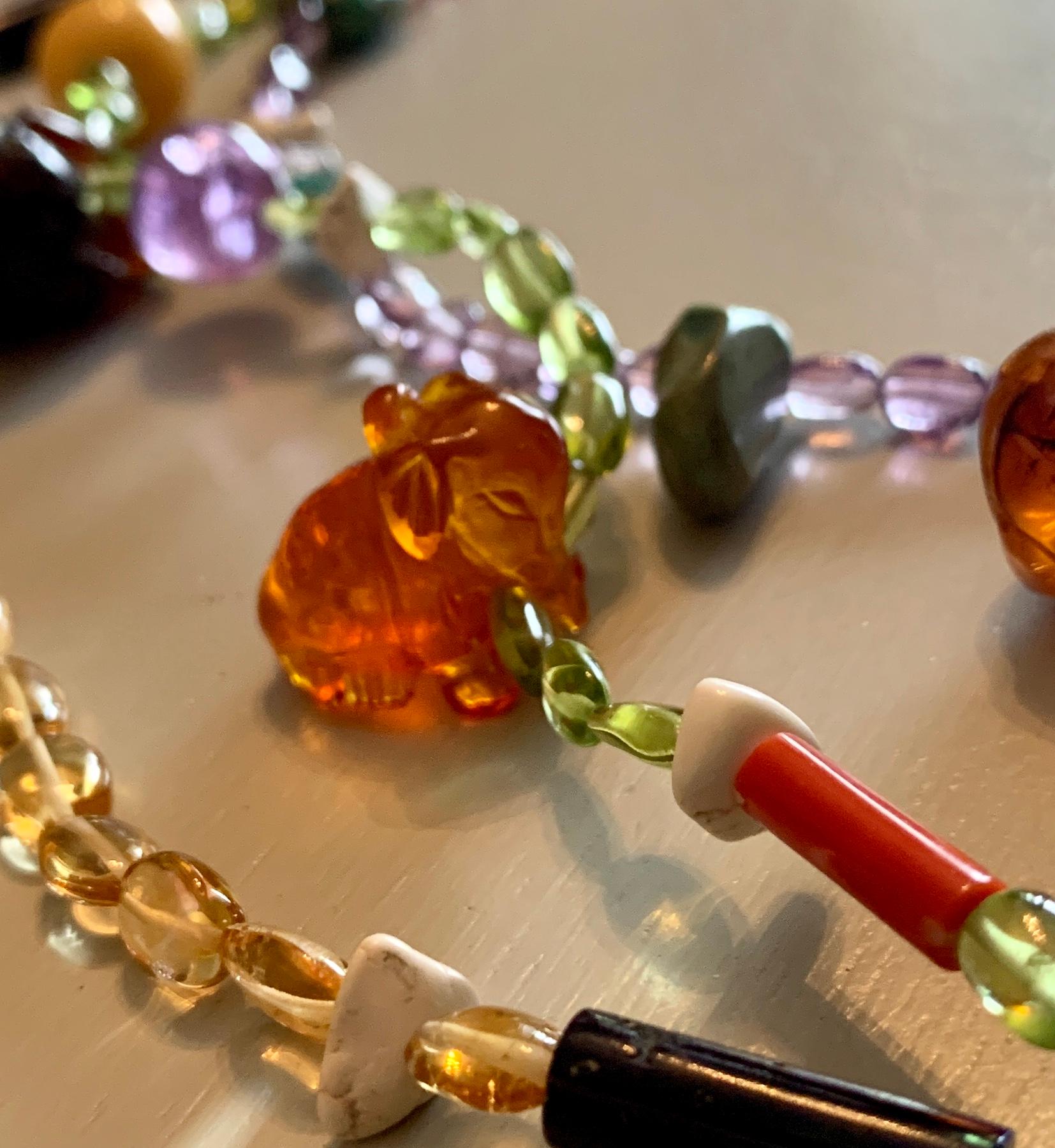 Taille mixte Collier de charme Jade sculpté Ambre Corail Citrine Lapin Singe KOI en vente