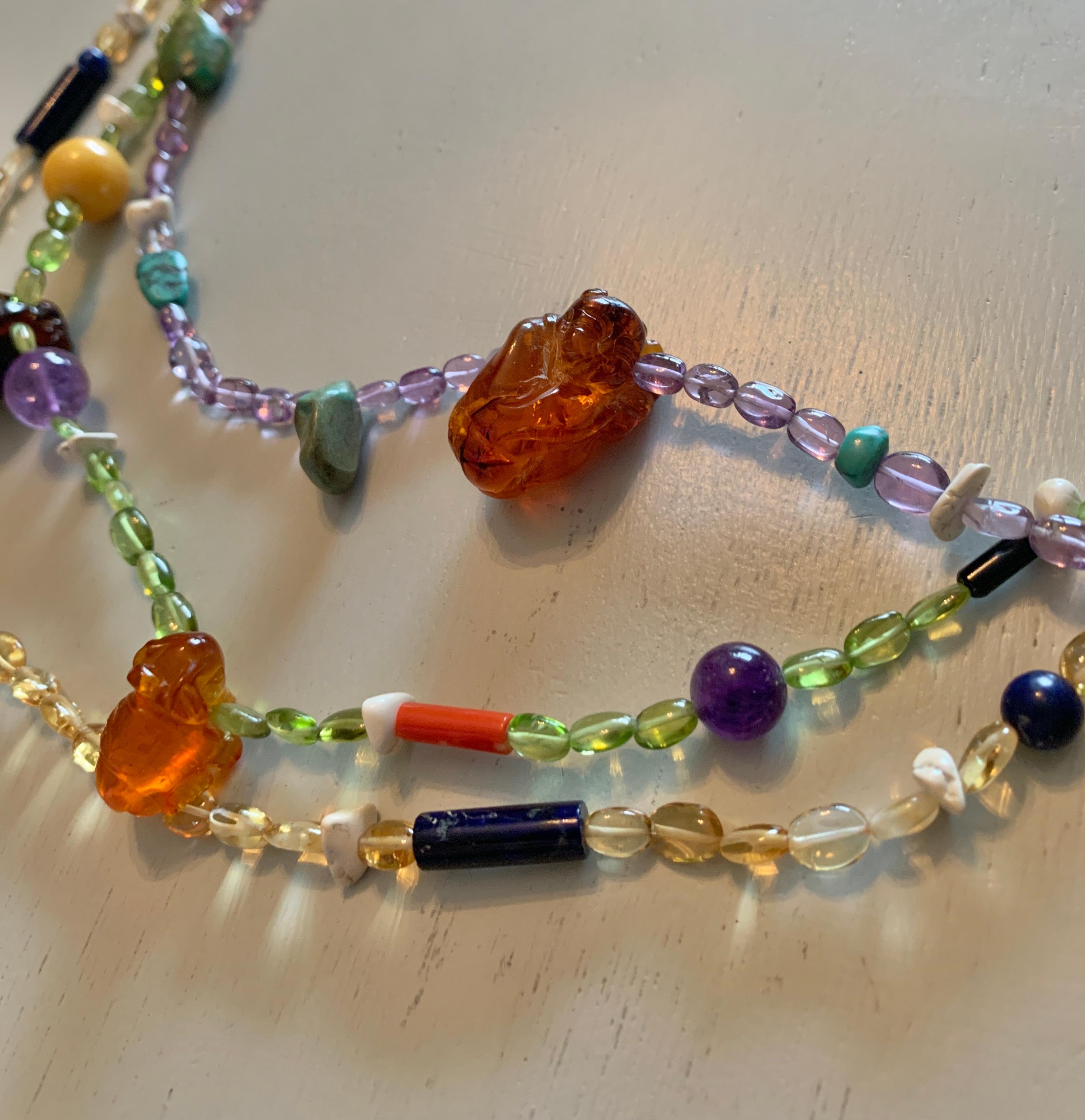 Collier de charme Jade sculpté Ambre Corail Citrine Lapin Singe KOI en vente 1
