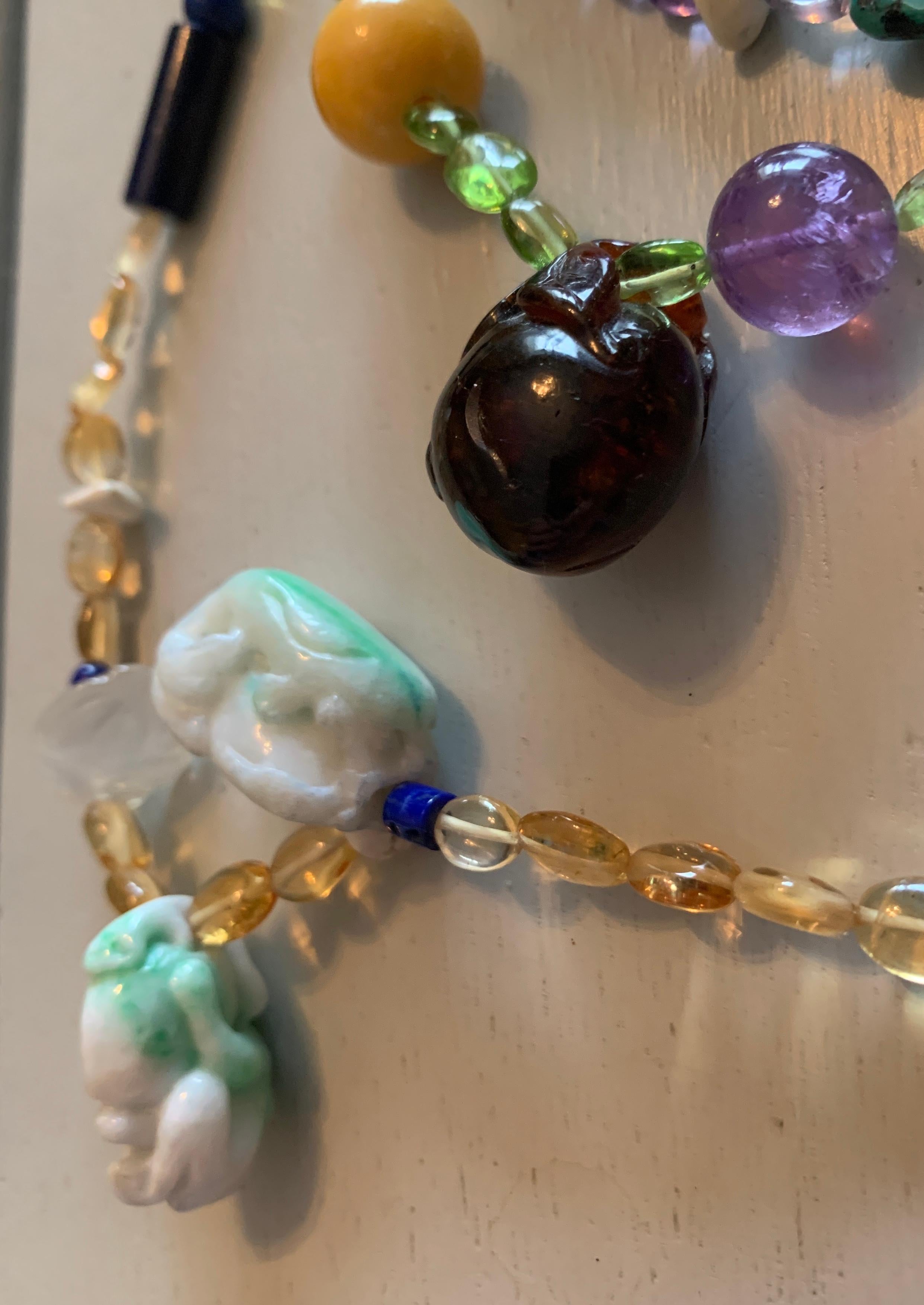 Collier de charme Jade sculpté Ambre Corail Citrine Lapin Singe KOI en vente 2