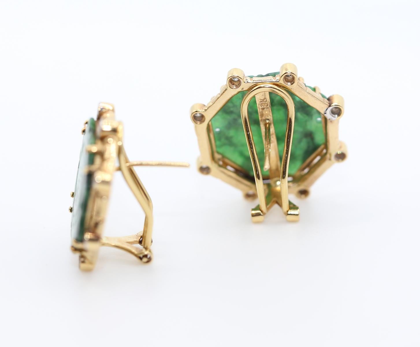 Round Cut Carved Jade And Diamond Earclips 18K Gold, 1970 For Sale