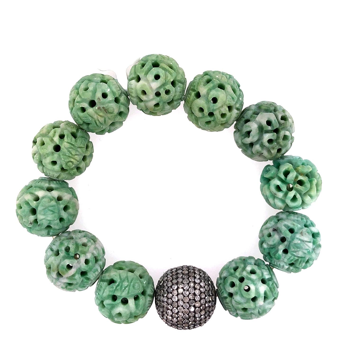 Bracciale estensibile in giada intagliata e pavé di diamanti in argento In condizioni Nuovo in vendita a New York, NY