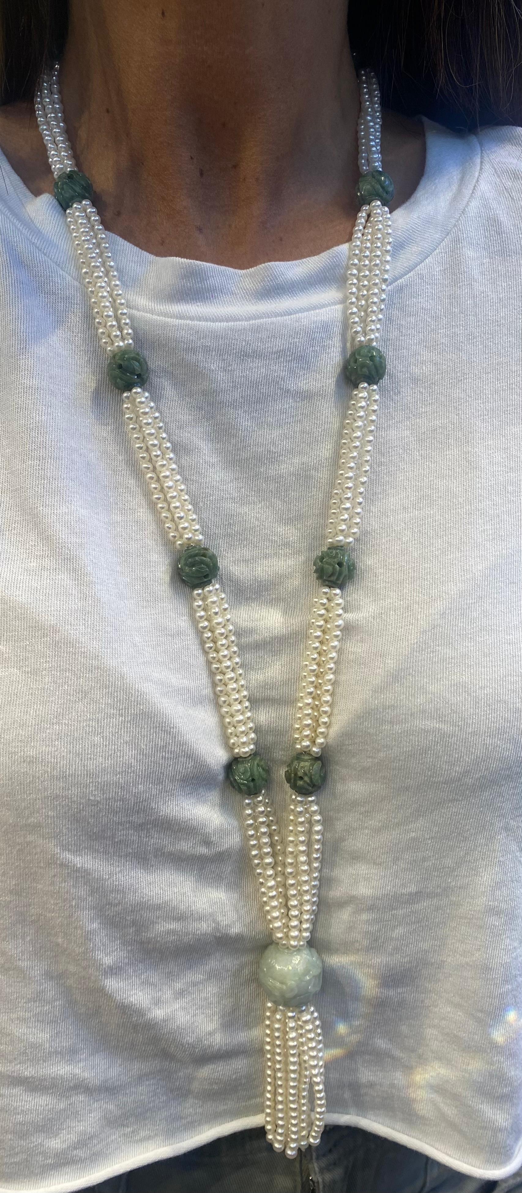 Halskette mit geschnitzter Jade und Perlenquaste 

Eine Halskette aus 4 Perlensträngen mit 12 geschnitzten Jades

Abmessungen: 30