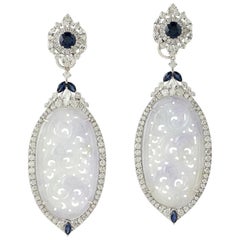 Boucles d'oreilles en or 18 carats et diamants avec jade sculpté et saphir bleu