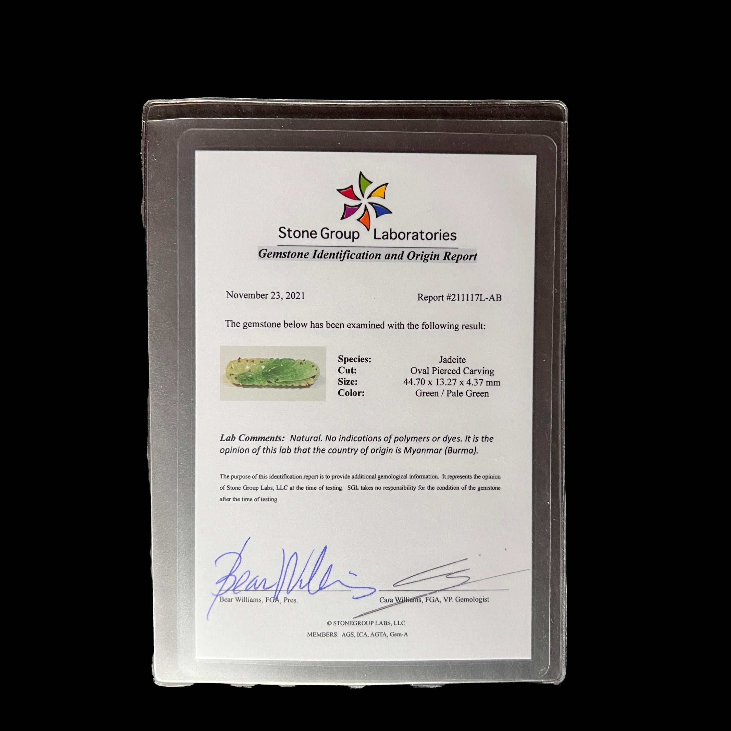 Geschnitzte Jade-Brosche, zertifiziert unbehandelt, Mitte des Jahrhunderts im Angebot 1
