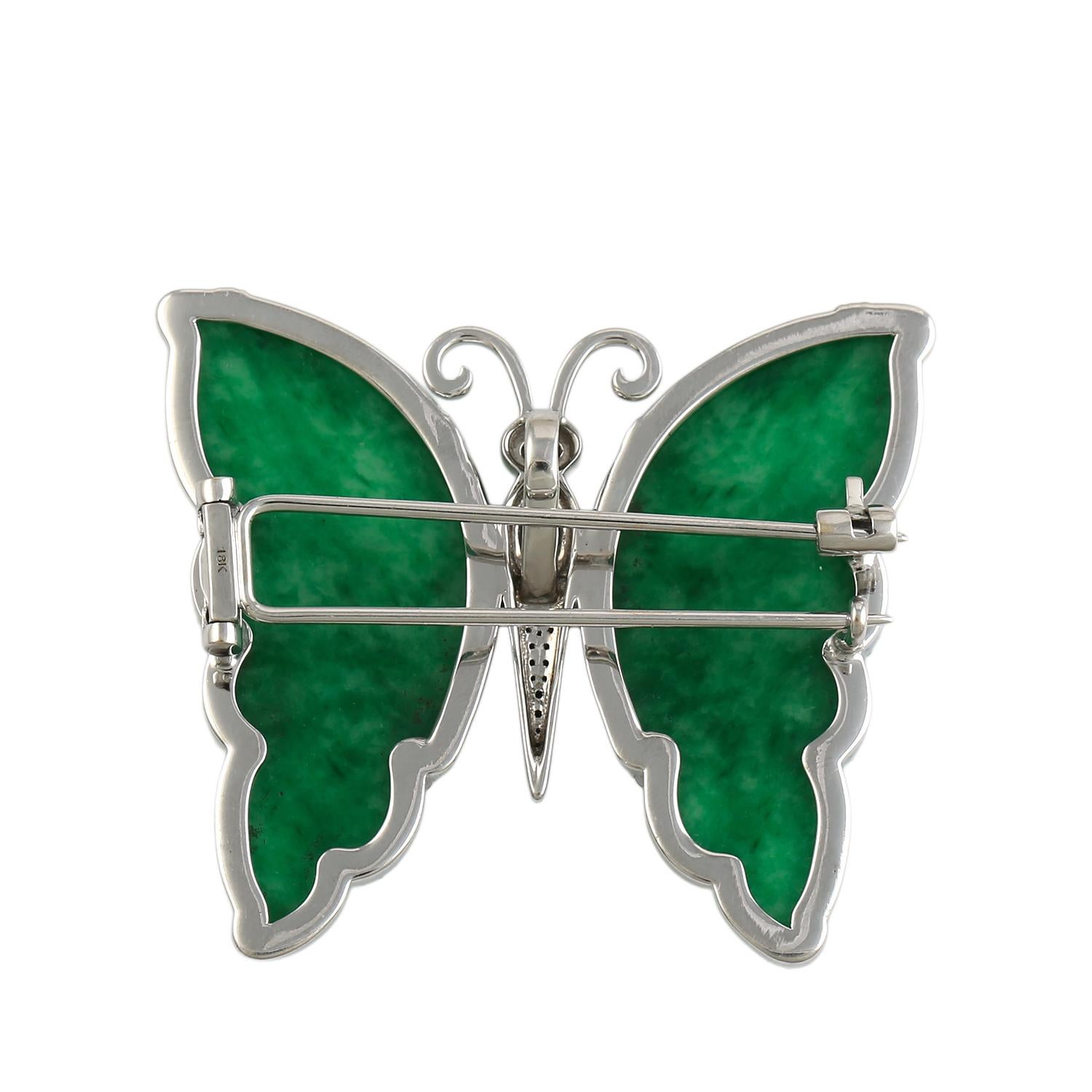 Carved Jade Schmetterling Anhänger Cum Brosche mit schwarzen und weißen Diamanten in 18k Gold (Kunsthandwerker*in) im Angebot
