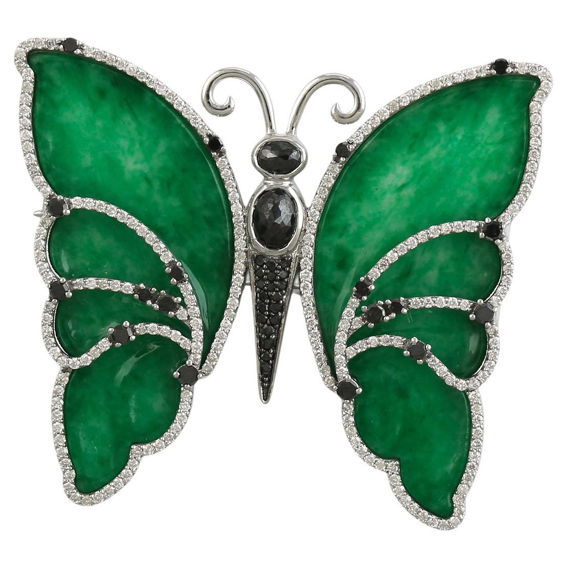 Carved Jade Schmetterling Anhänger Cum Brosche mit schwarzen und weißen Diamanten in 18k Gold im Angebot